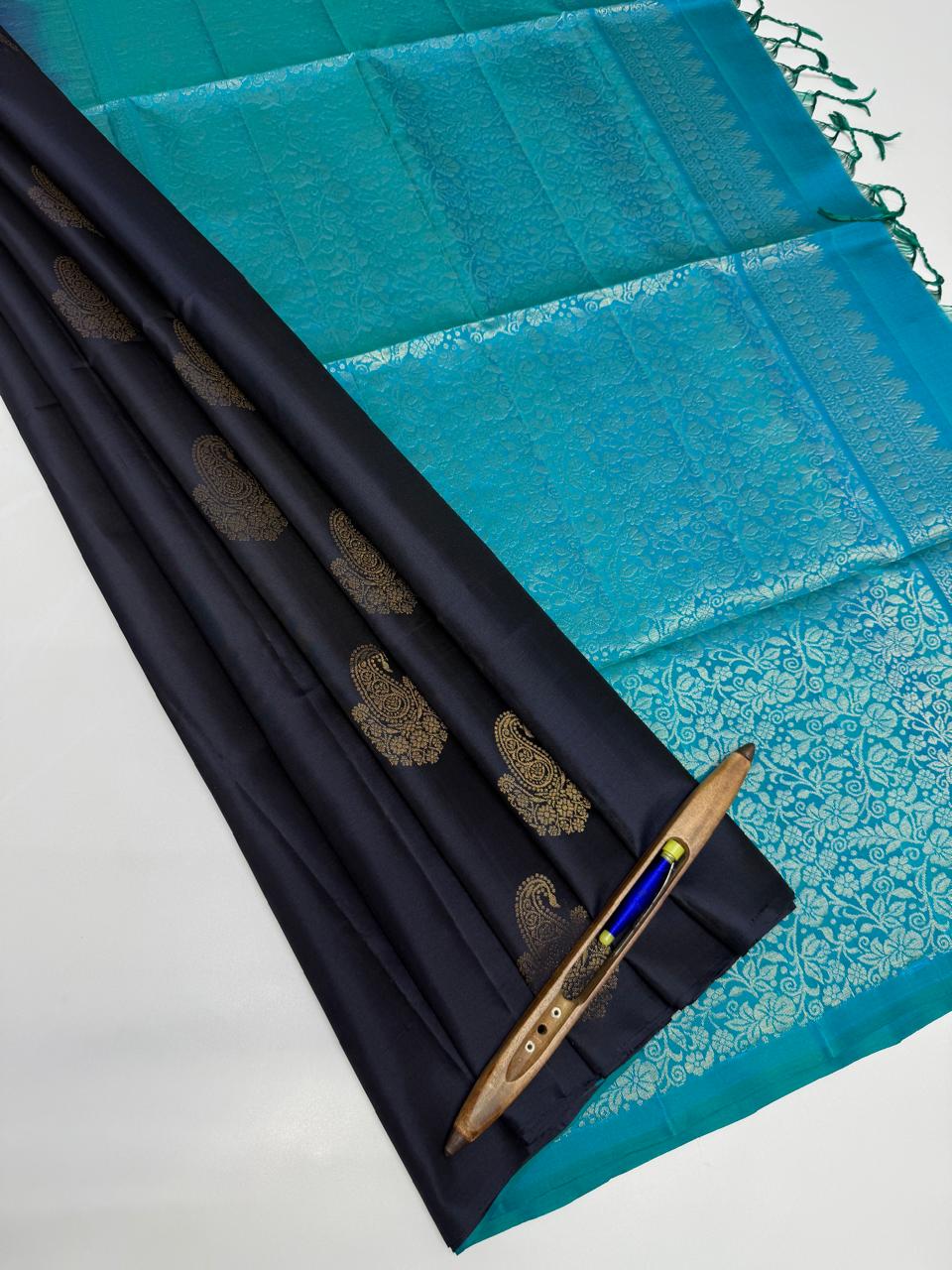 VSBL403 - dark navy blue color body , peacock green color pallu , blouse - Pure silk saree