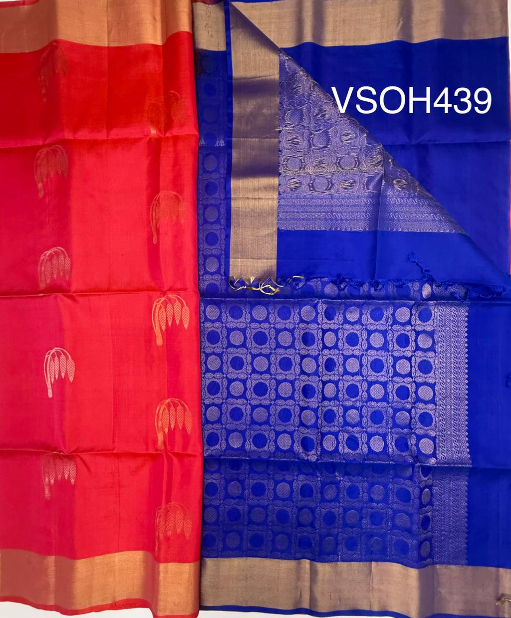 VSOH439 - pinkish orange color body &amp; ink blue color pallu , blouse - Pure silk saree