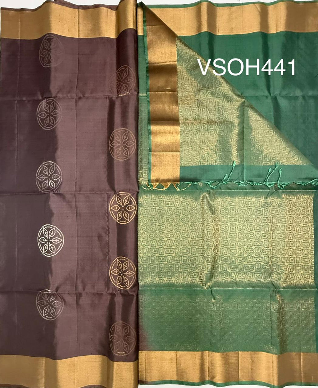 VSOH441 - chocolate brown color body , pastel green color pallu , blouse - Pure silk saree