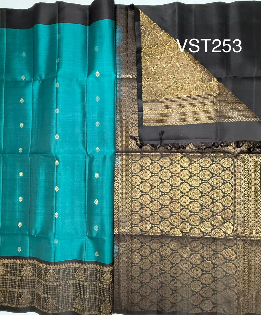 VST253 - peacock green color body , dark brown color pallu , blouse - Pure silk saree