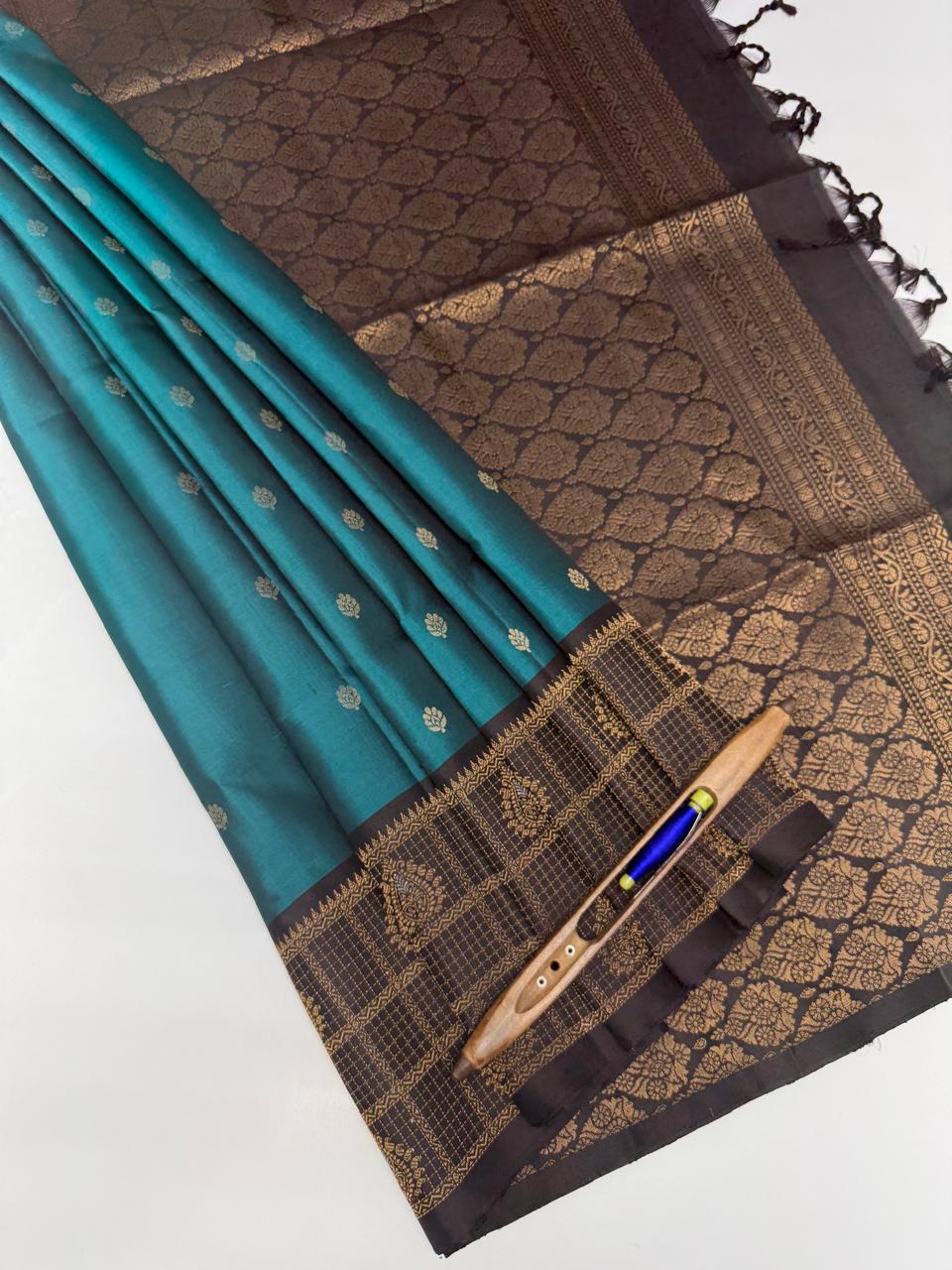 VST253 - peacock green color body , dark brown color pallu , blouse - Pure silk saree