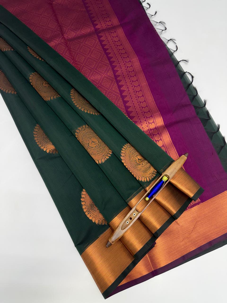 VSKC611 - bottle green color body , purple color pallu , blouse.