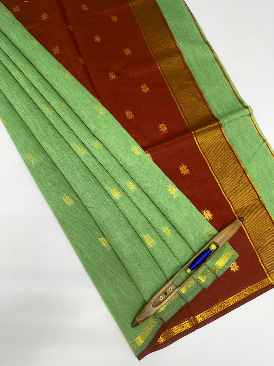 VSC1010 - pastel green color body , maroon color pallu,blouse.