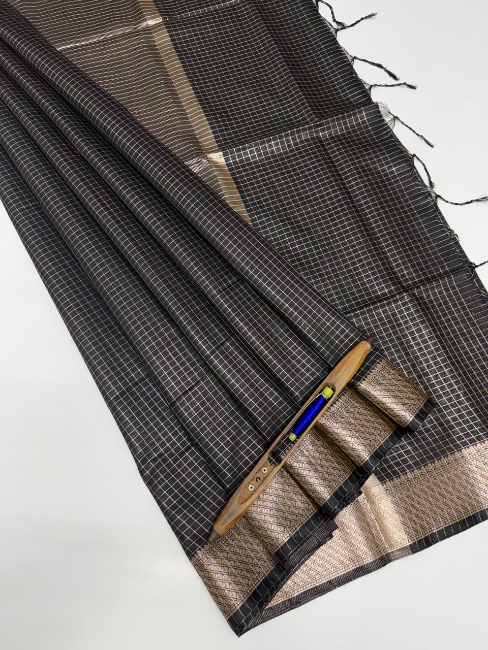 VSAS1370 - black color body ,pallu , blouse.