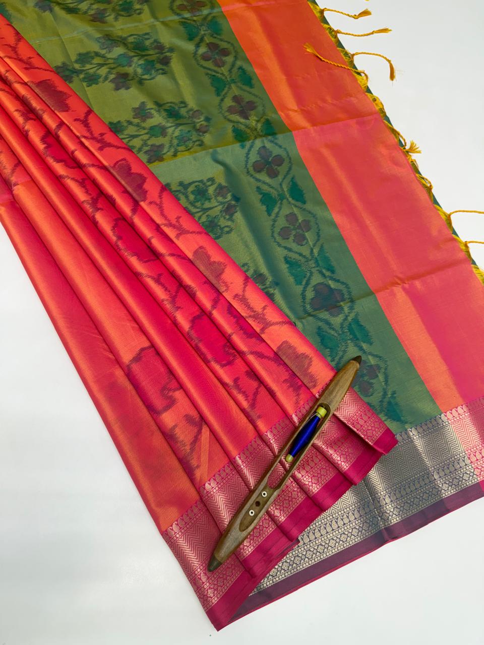 VSAS1390 - pinkish orange color body , dual green color pallu , blouse.