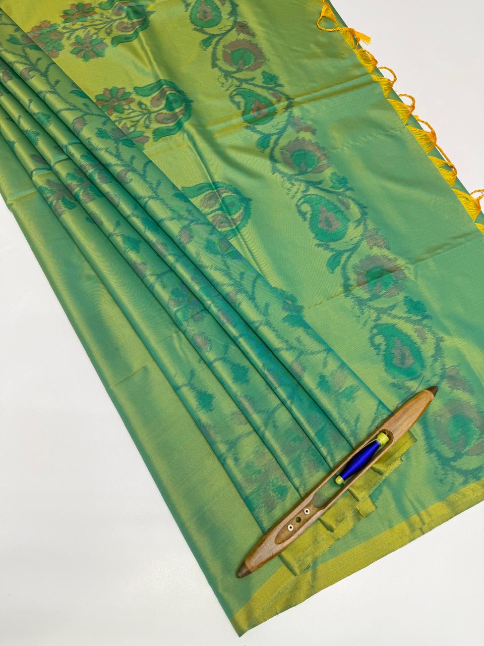 VSAS1407 - dual green color body ,pallu , blouse.