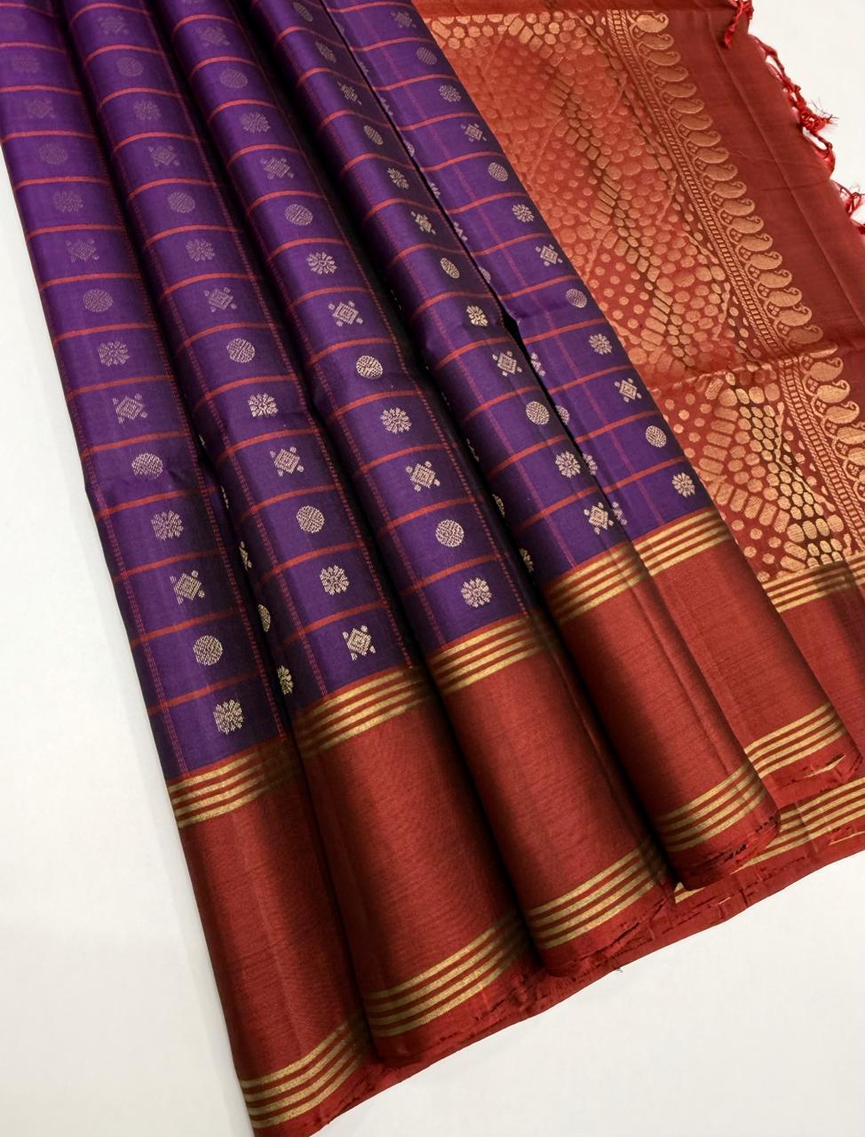 VSF964 - violet color body ,&nbsp; maroon color pallu,blouse - Pure silk saree