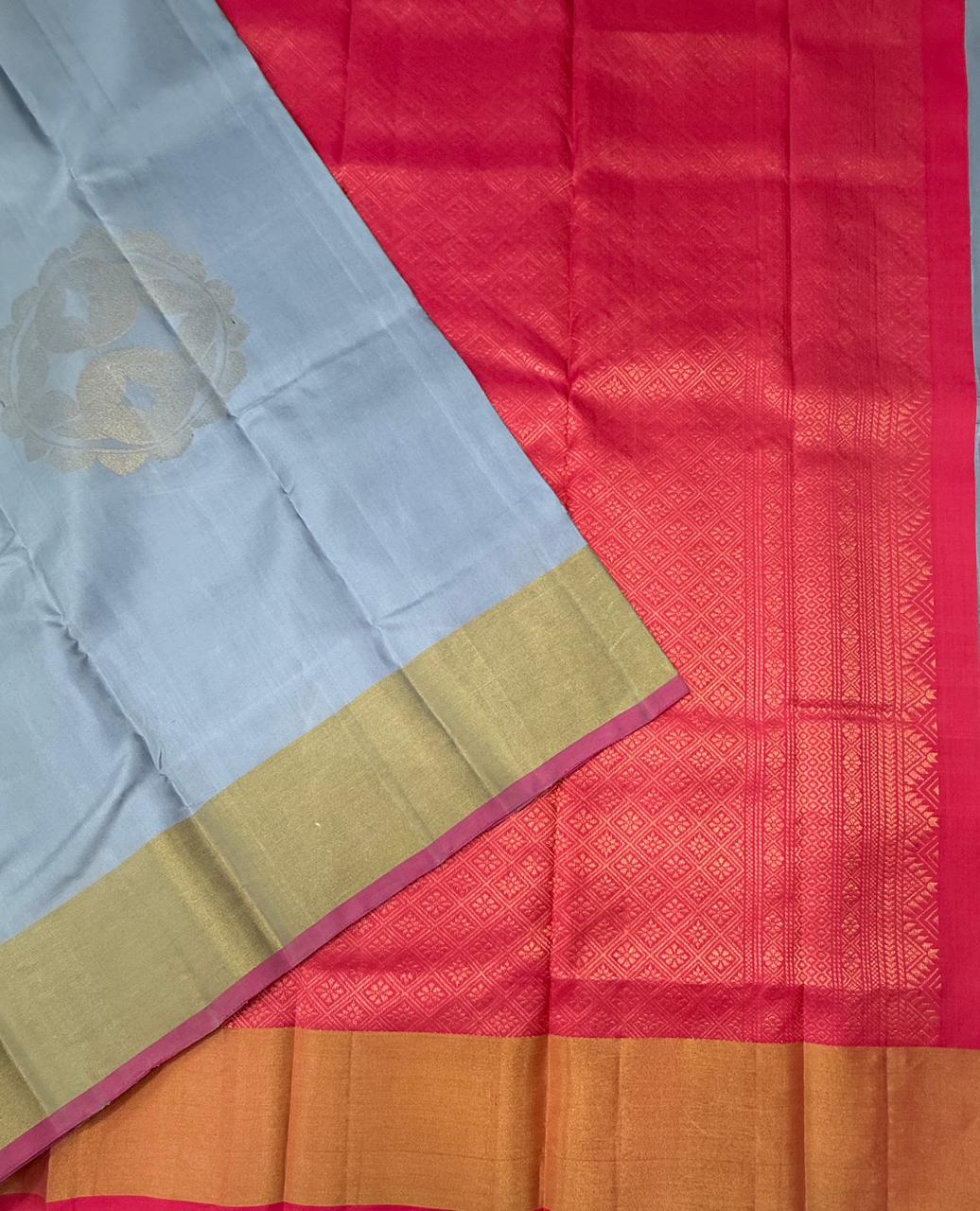 VSZB249 - grey color body , bright pink color pallu , blouse - Pure silk saree