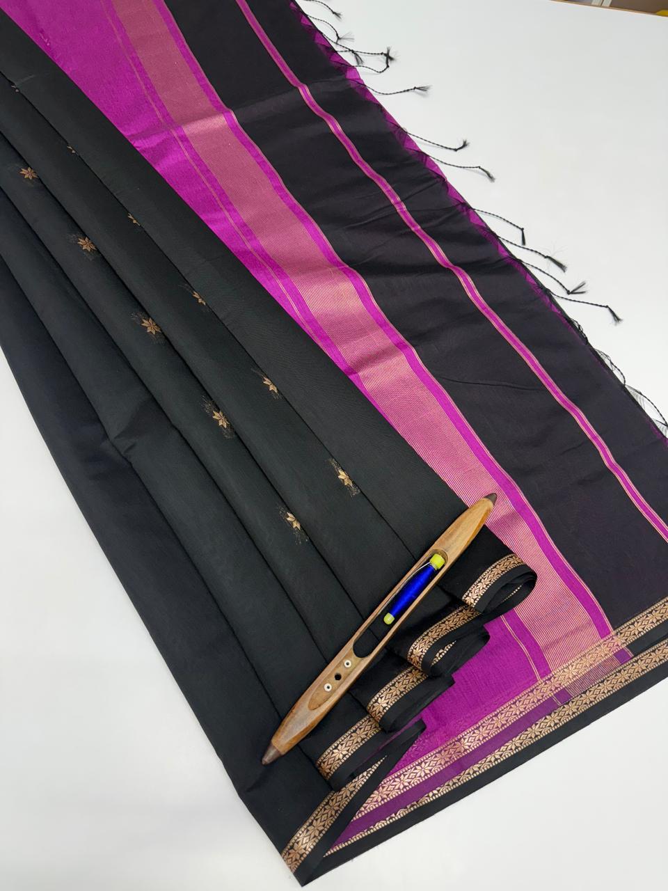 VSC1014 - black color body , rani pink color pallu,blouse.