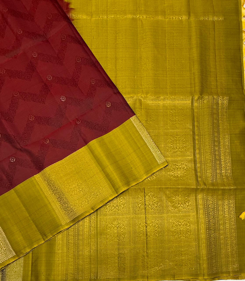 VSF1007 - maroon color body & mehandi green color pallu,blouse - Pure silk saree