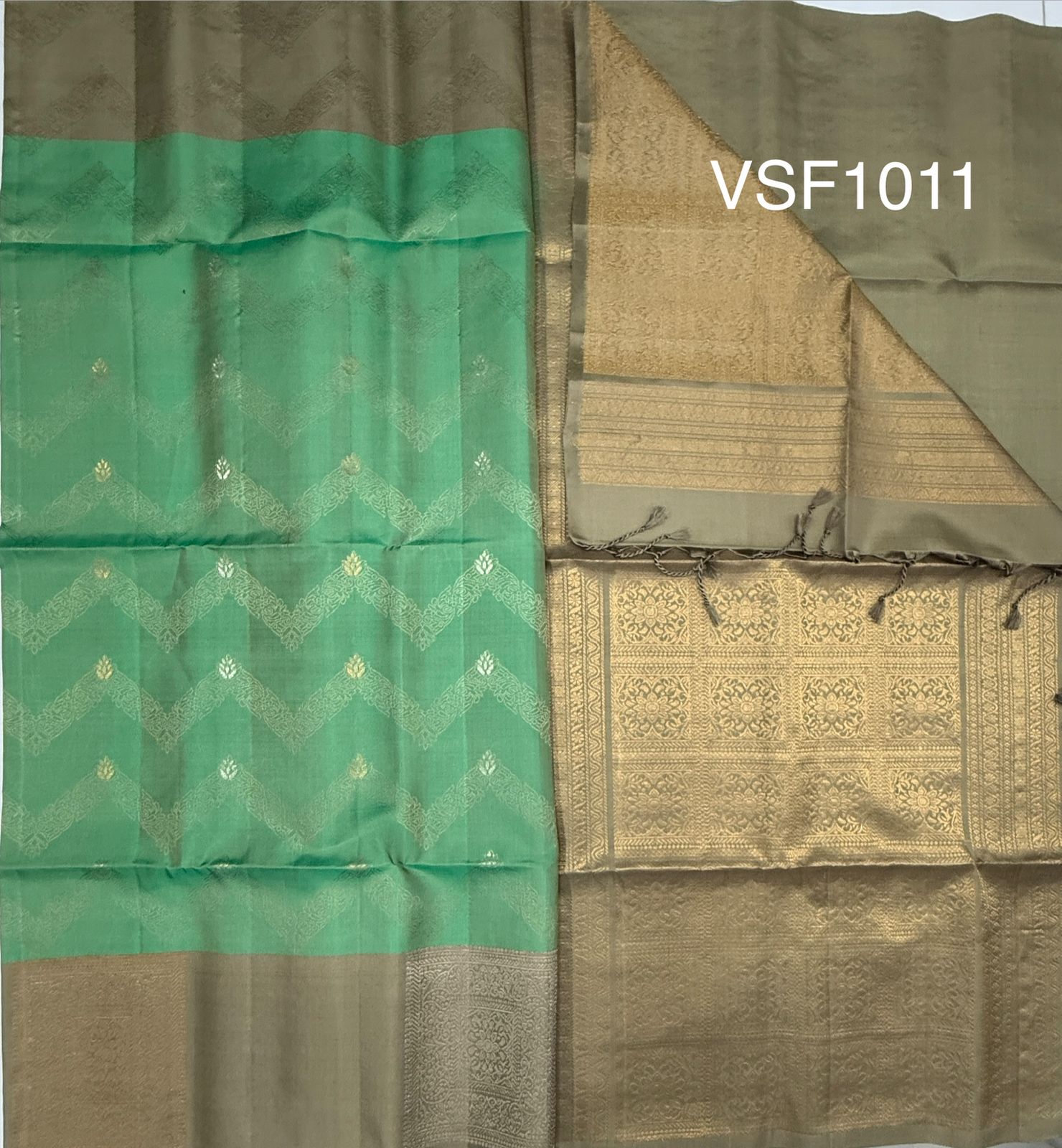 VSF1011 - pastel green color body & beige color pallu,blouse - Pure silk saree