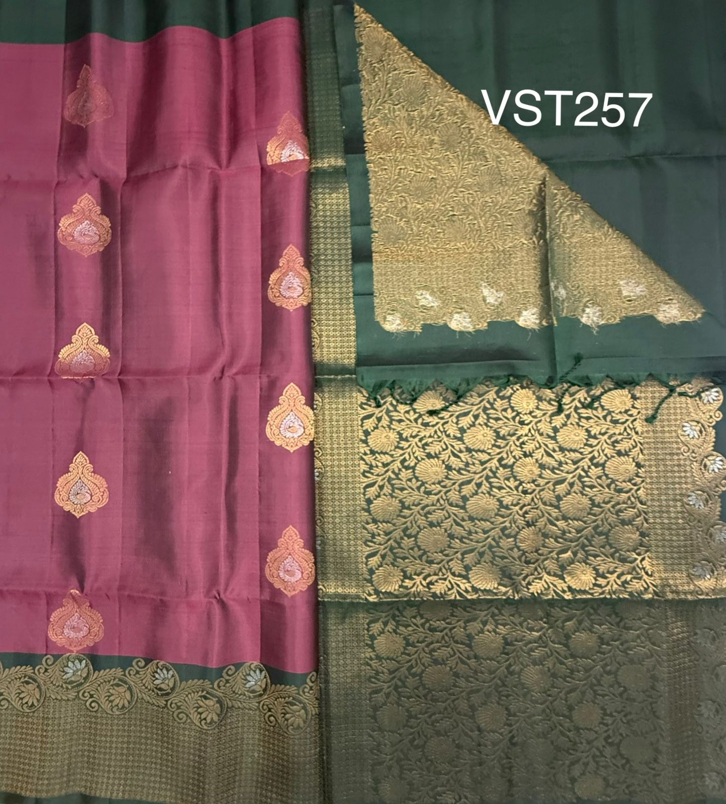 VST257 - dusky pink color body , bottle green color pallu , blouse - Pure silk saree