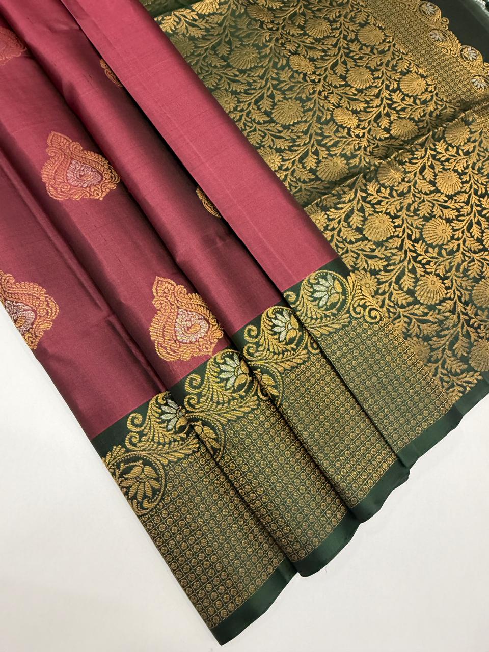 VST257 - dusky pink color body , bottle green color pallu , blouse - Pure silk saree