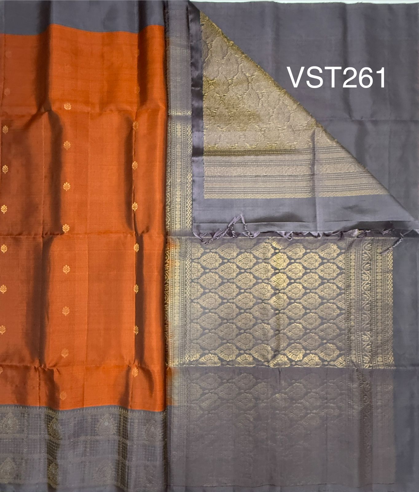 VST261 - brick red color body , lavender color pallu , blouse - Pure silk saree