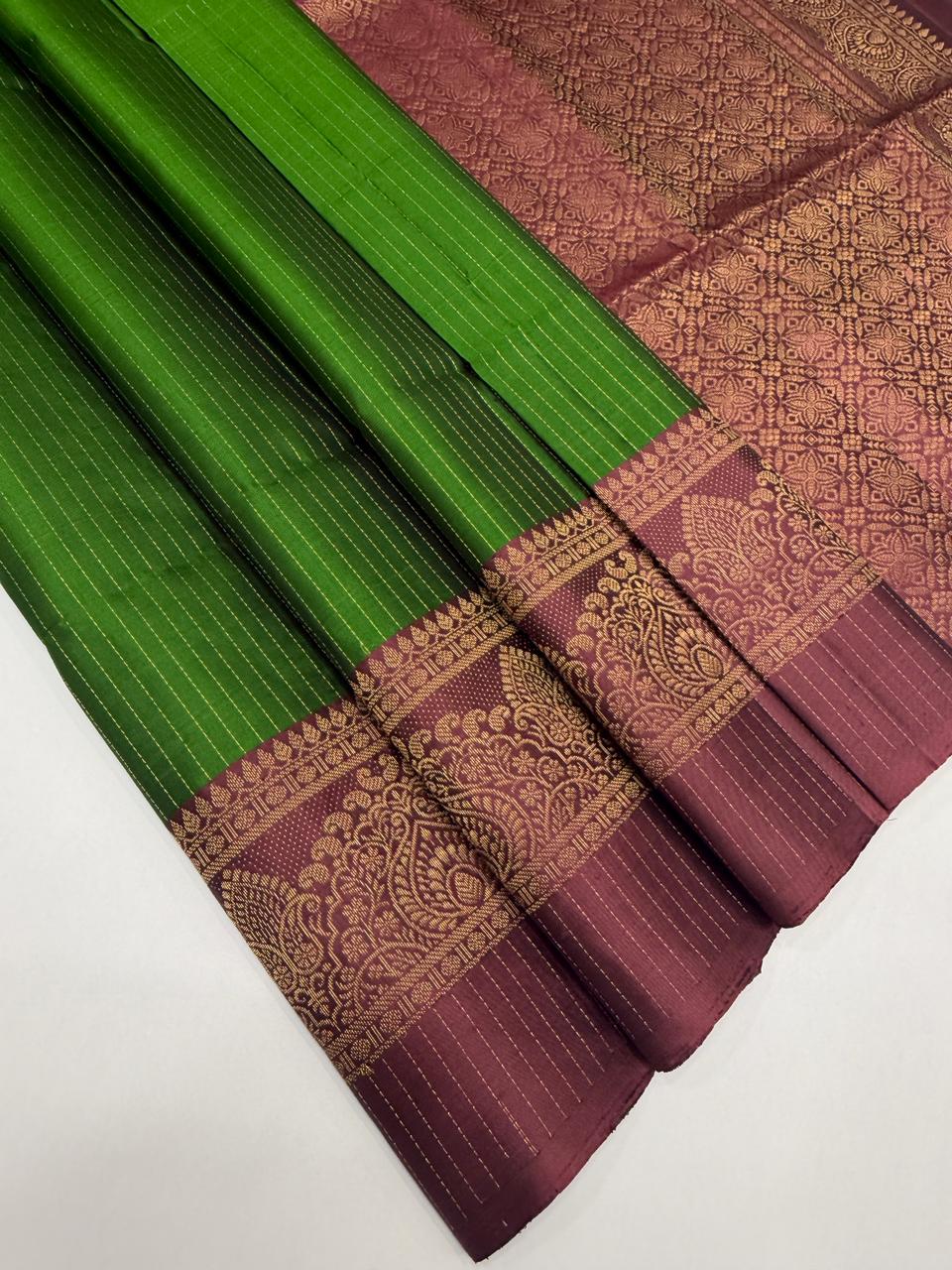VST266 - green color body , dusky pink color pallu , blouse - Pure silk saree