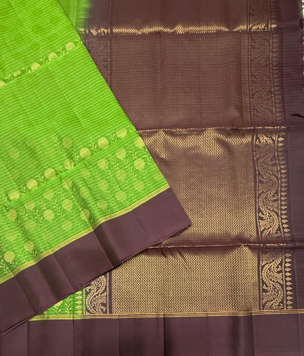 VSM321 - leaf green color body , dark purple color pallu , blouse&nbsp;