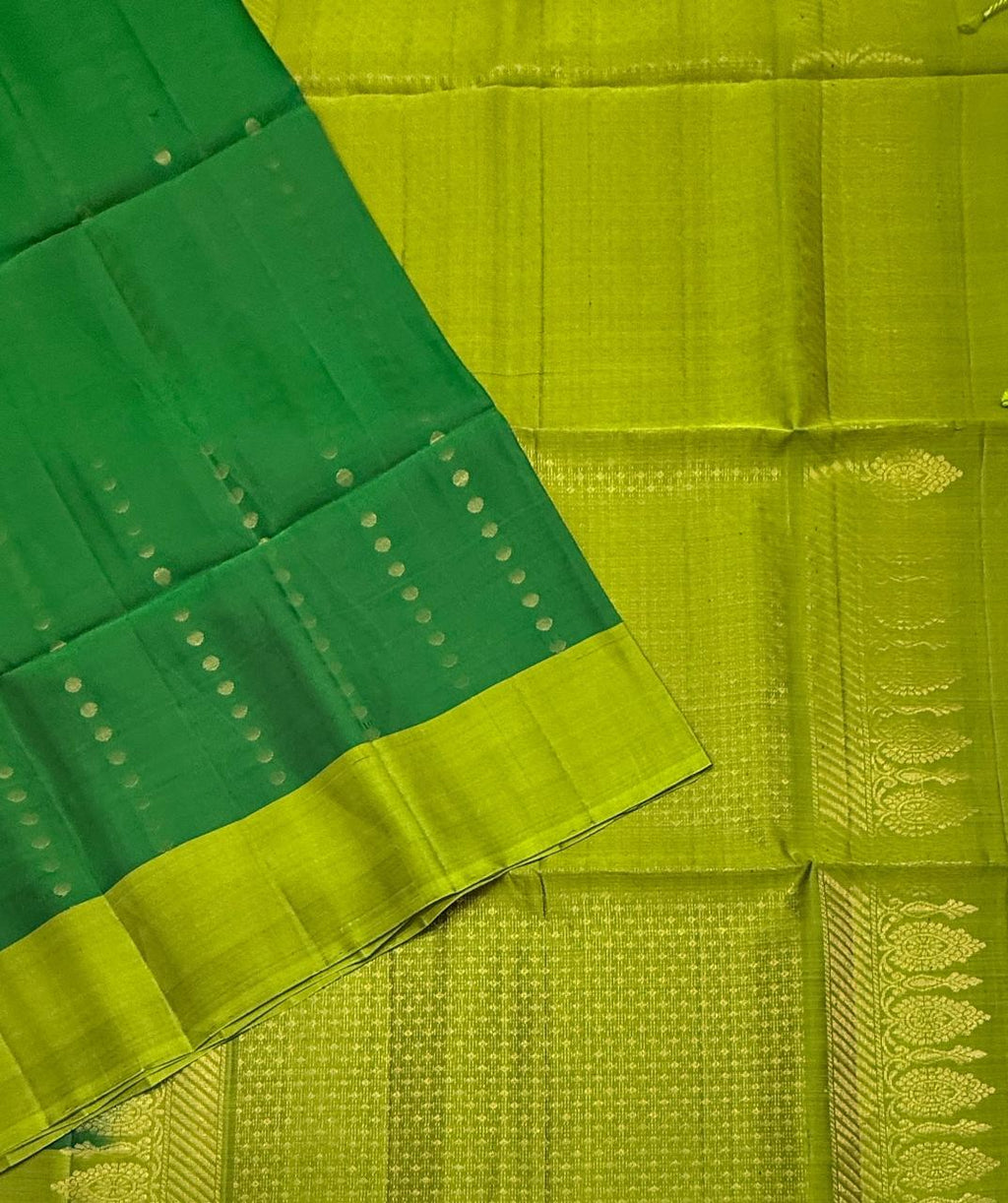 VSM354 - dark green color body , leaf green color pallu , blouse&nbsp;