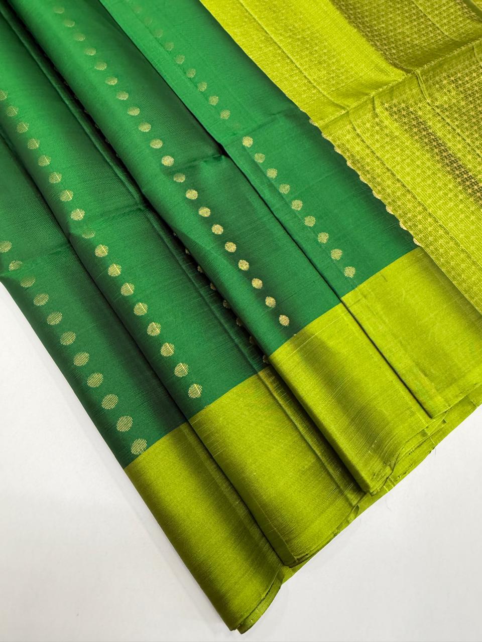 VSM354 - dark green color body , leaf green color pallu , blouse&nbsp;