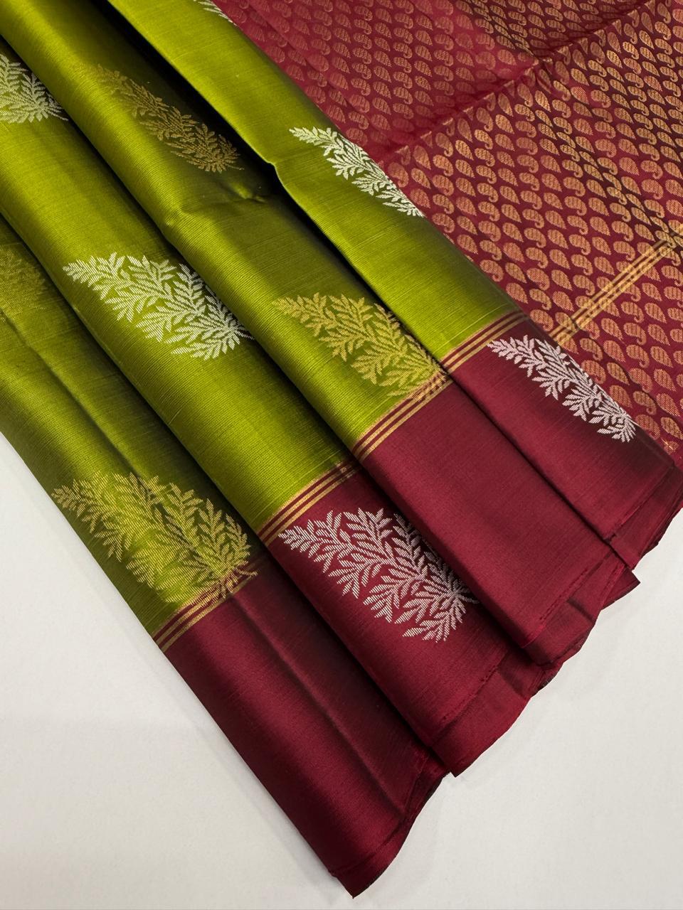 VSM351 - leaf green color body , purple color pallu , blouse&nbsp;