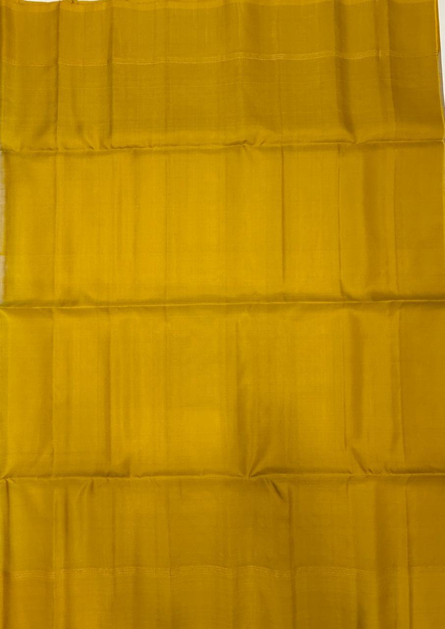 VSM356 - beige color body , leaf green color pallu , blouse&nbsp;