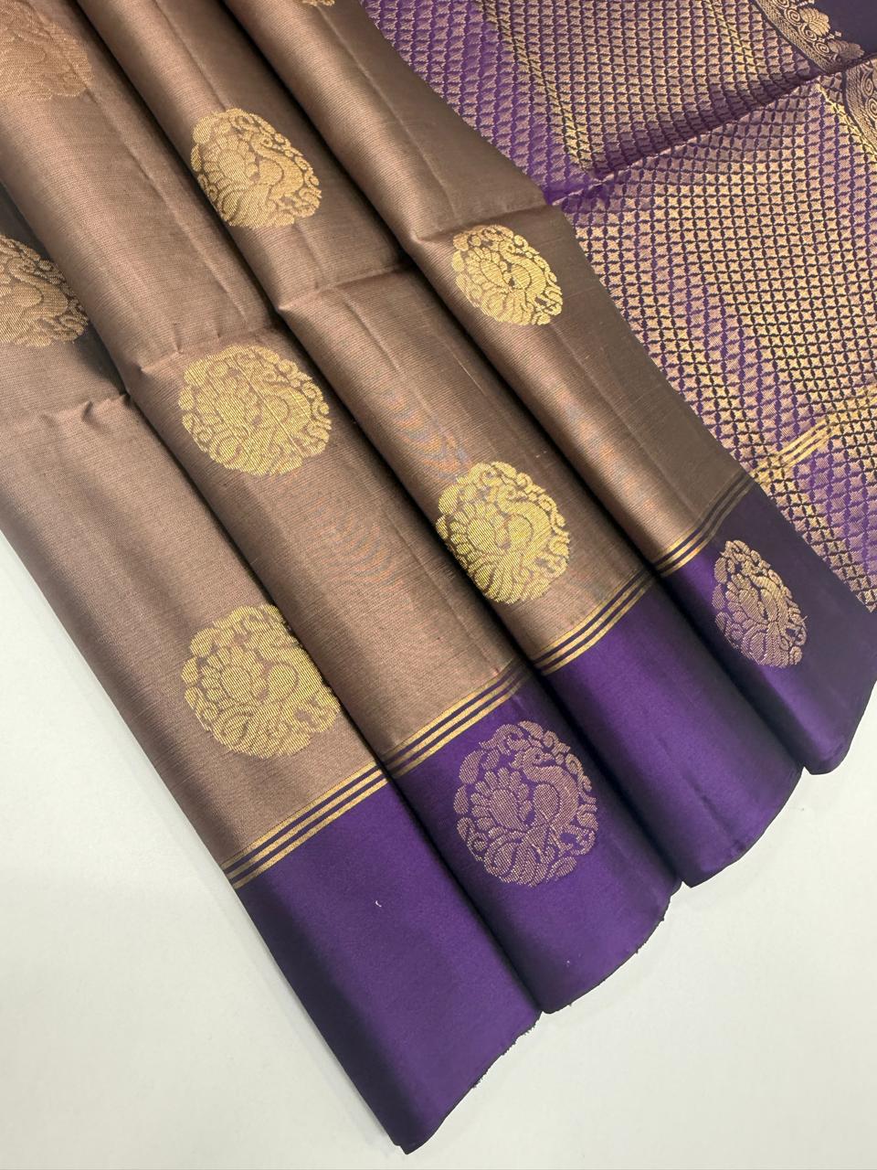 VSM365 - chocolate brown color body , violet color pallu , blouse&nbsp;
