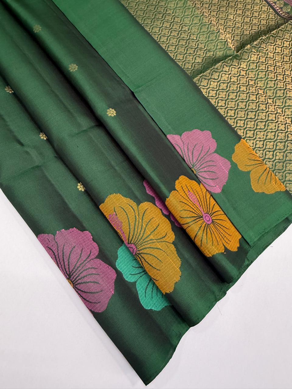 VST273 - bottle green color body , pallu , blouse - Pure silk saree