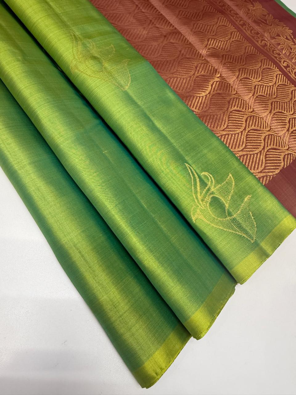 VSBL416 - dual green color body , onion pink color pallu , blouse - Pure silk saree