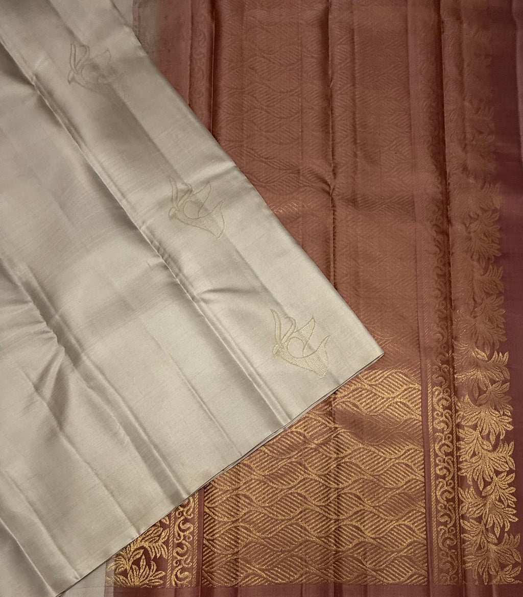 VSBL413 - light beige color body , onion pink color pallu , blouse - Pure silk saree