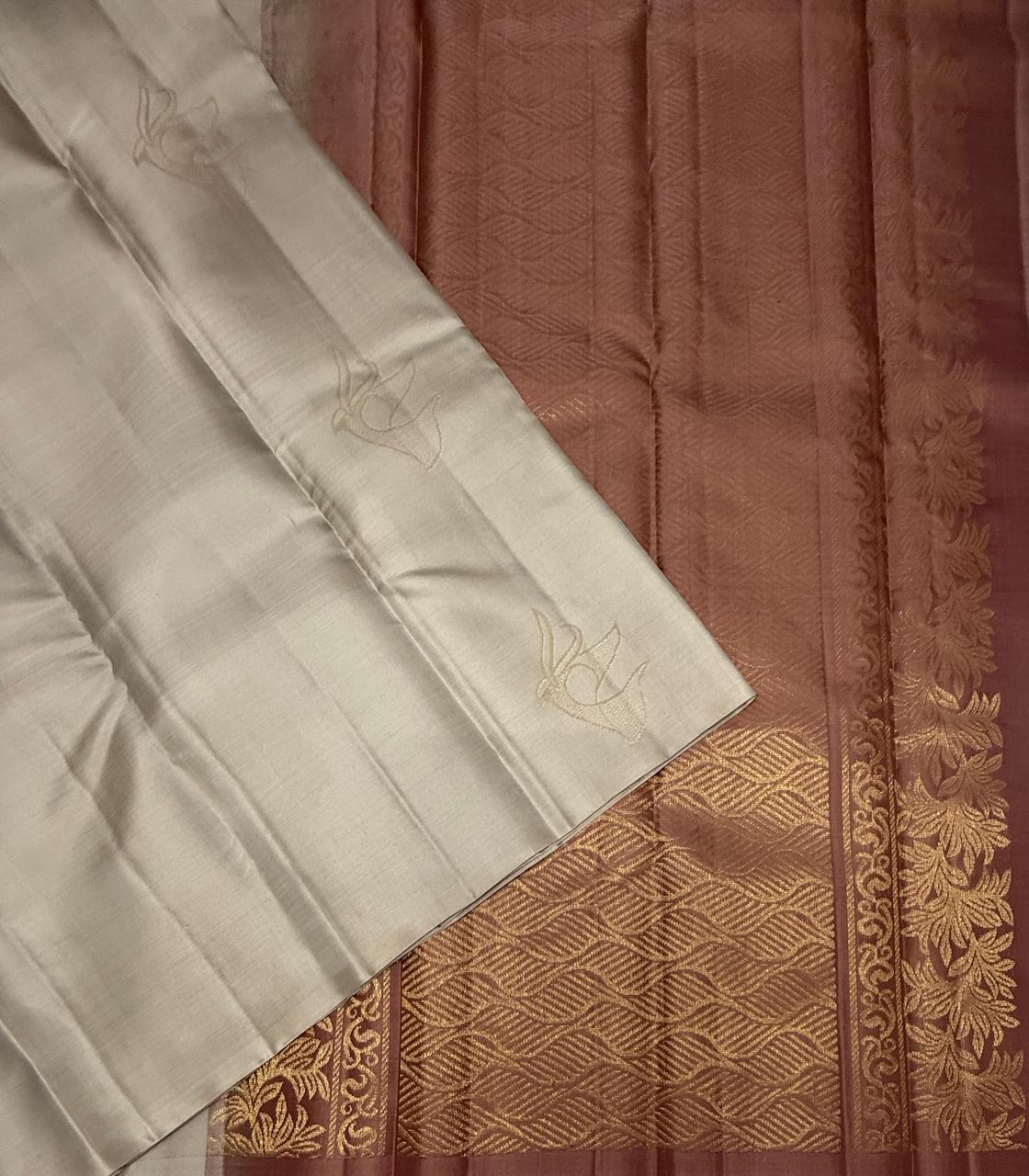 VSBL413 - light beige color body , onion pink color pallu , blouse - Pure silk saree