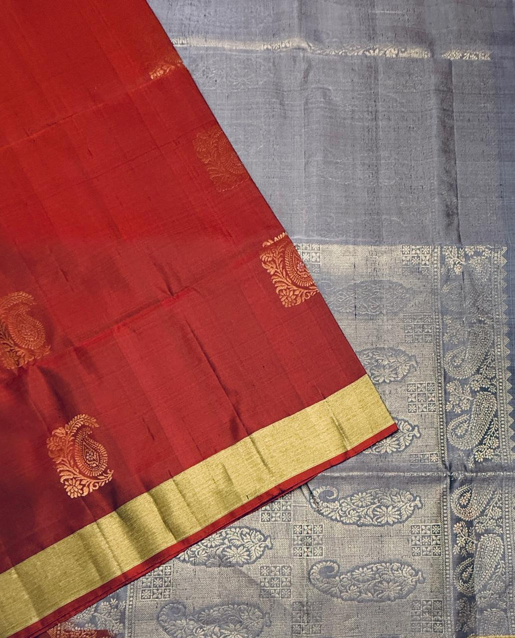 VSZB253 - maroon color body , light lavender color pallu , blouse - Pure silk saree