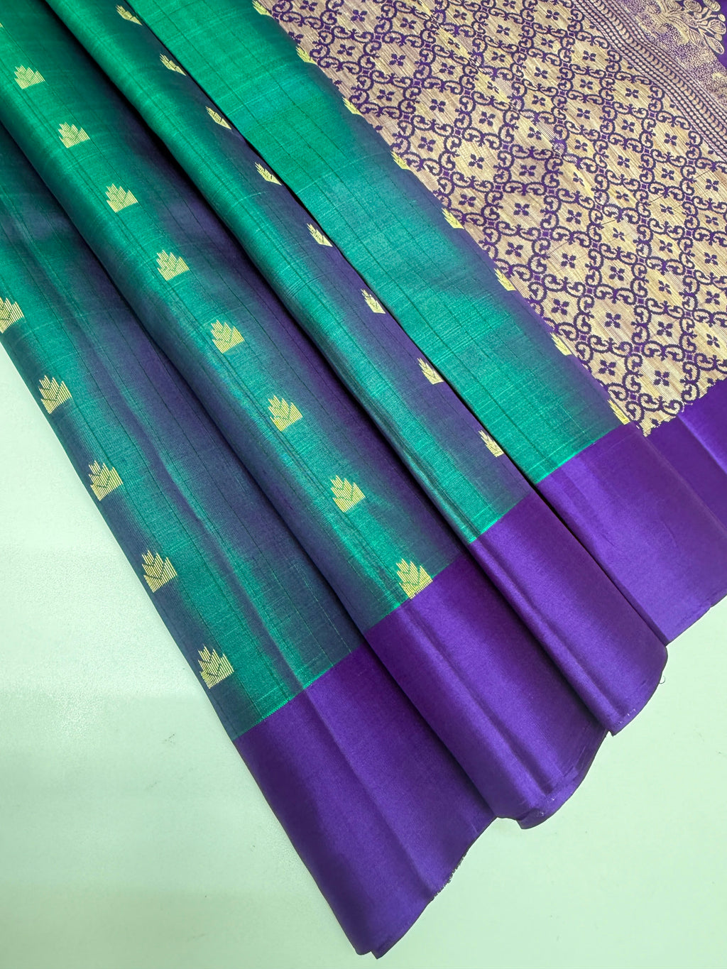 VSOH445 - peacock green color body , violet color pallu , blouse - Pure silk saree