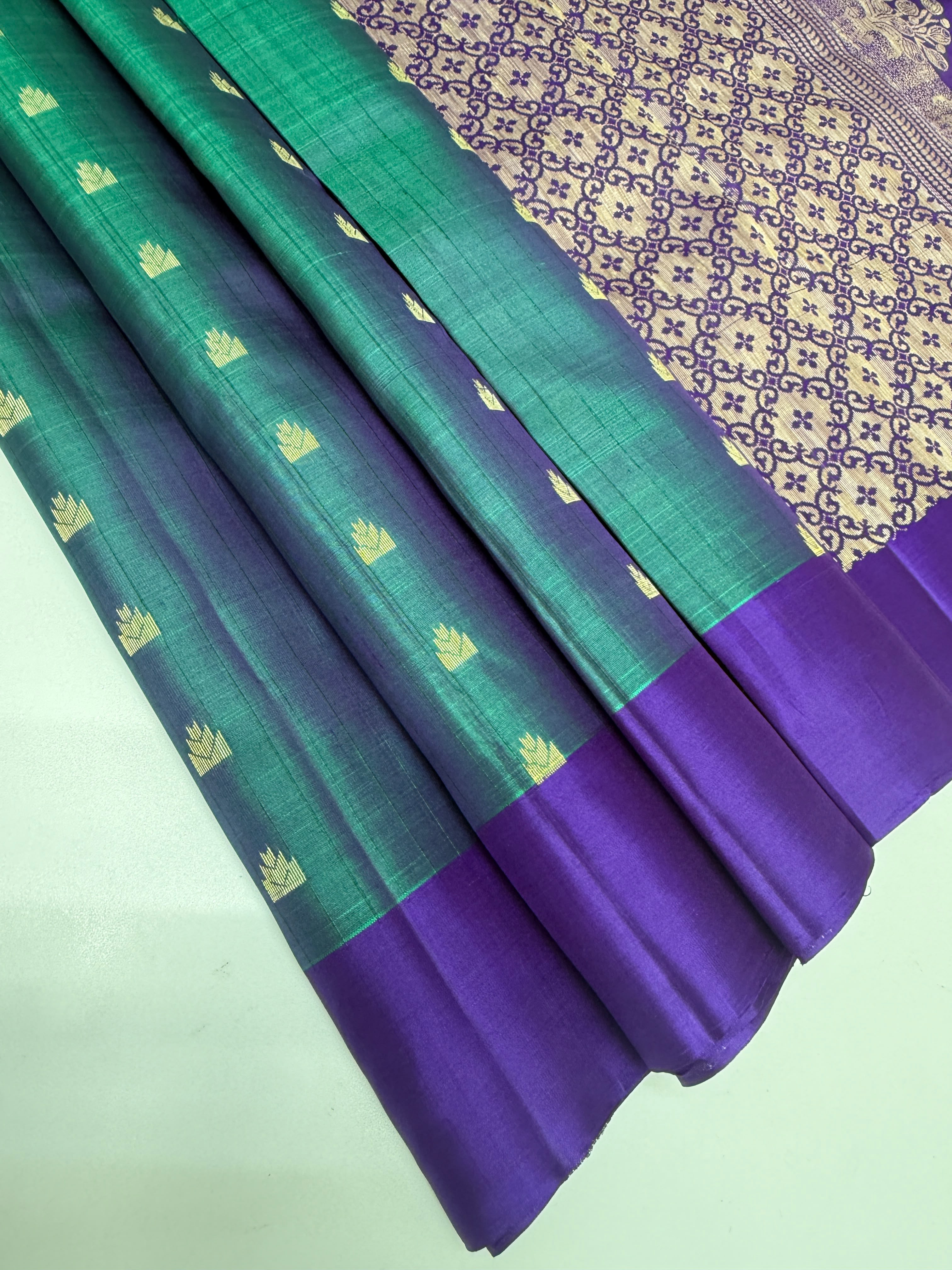 VSOH445 - peacock green color body , violet color pallu , blouse - Pure silk saree