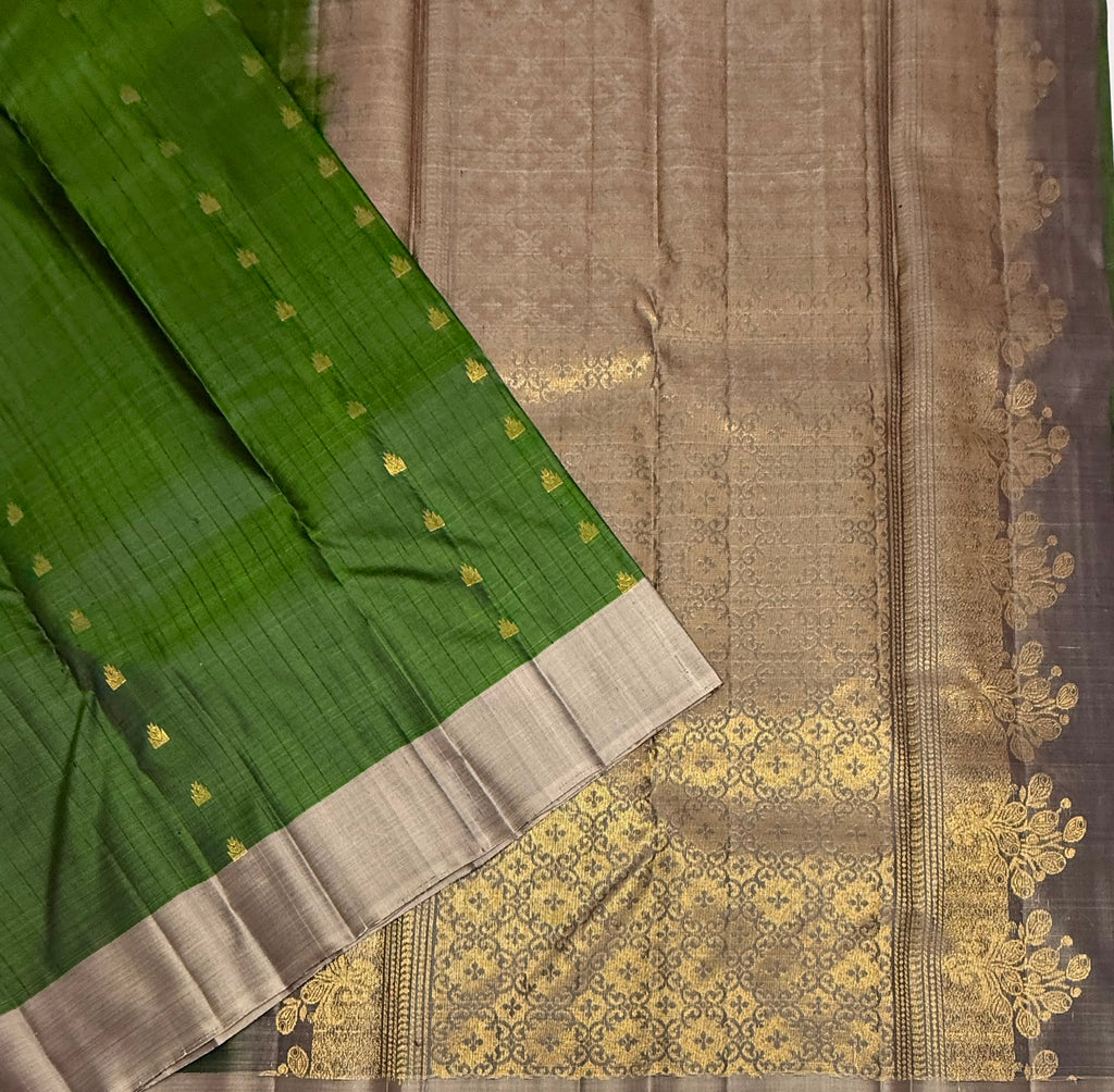VSOH447 - olive green color body , grey color pallu , blouse - Pure silk saree