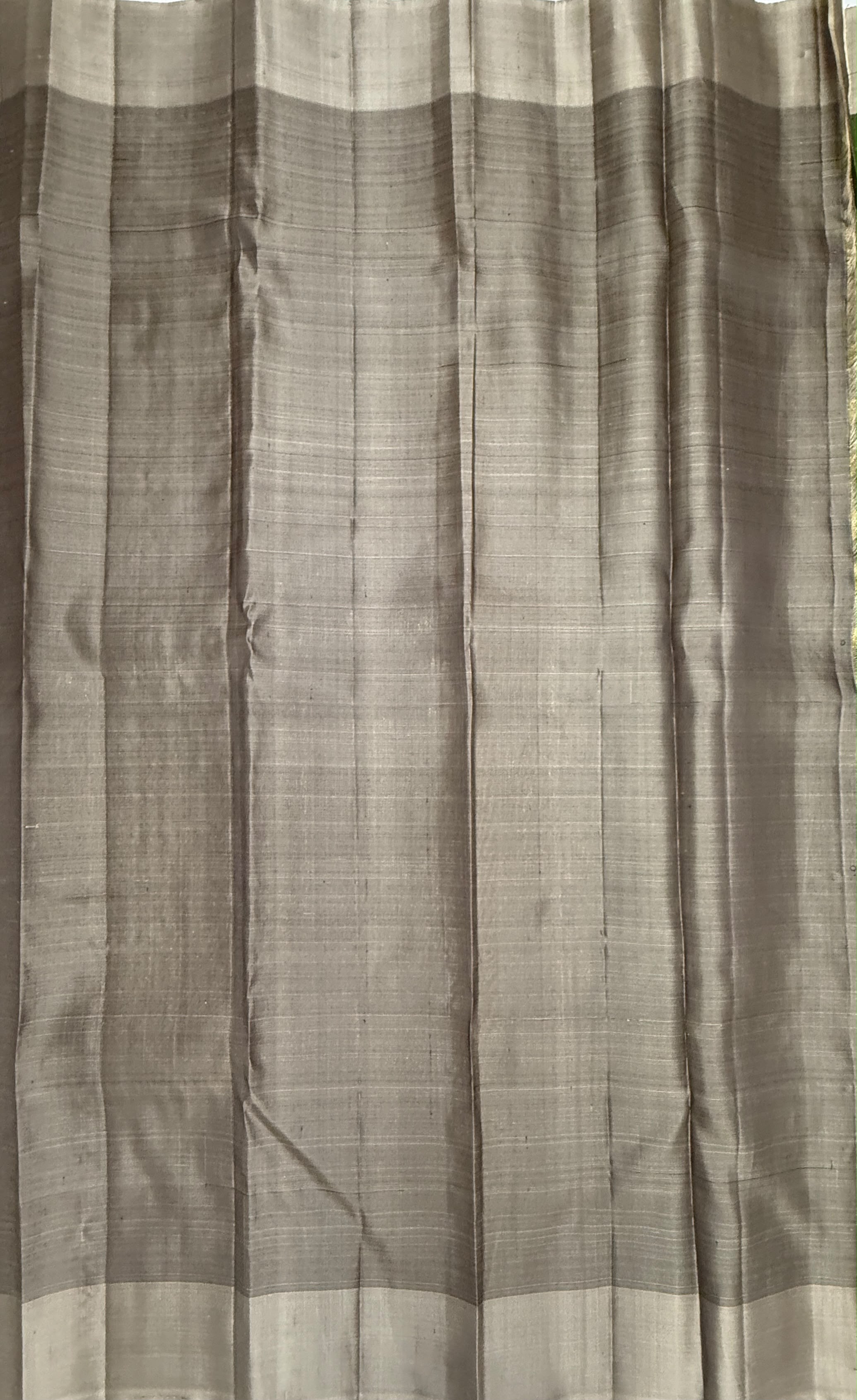 VSOH447 - olive green color body , grey color pallu , blouse - Pure silk saree