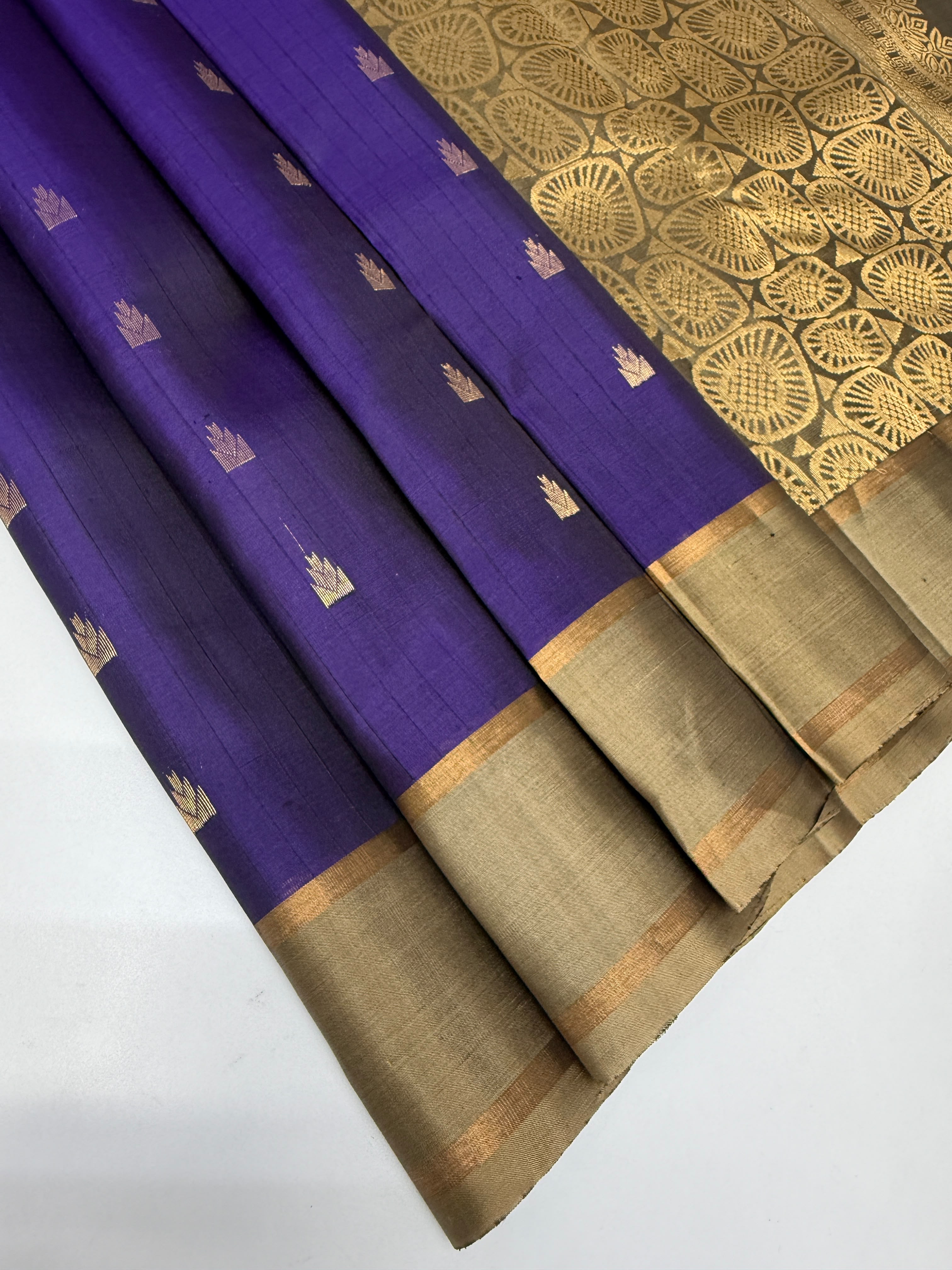VSOH449 - violet color body , beige color pallu , blouse - Pure silk saree