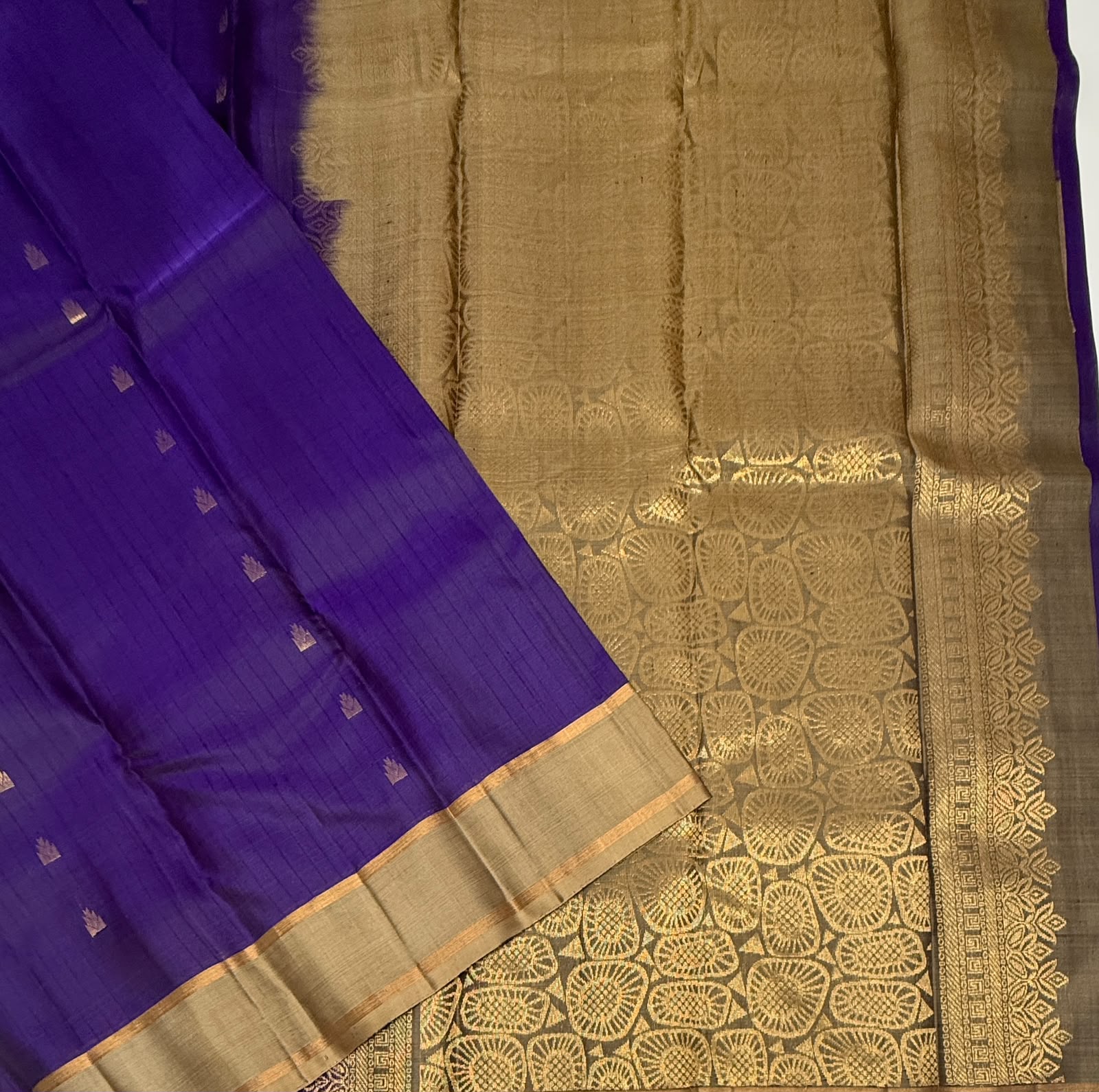 VSOH449 - violet color body , beige color pallu , blouse - Pure silk saree