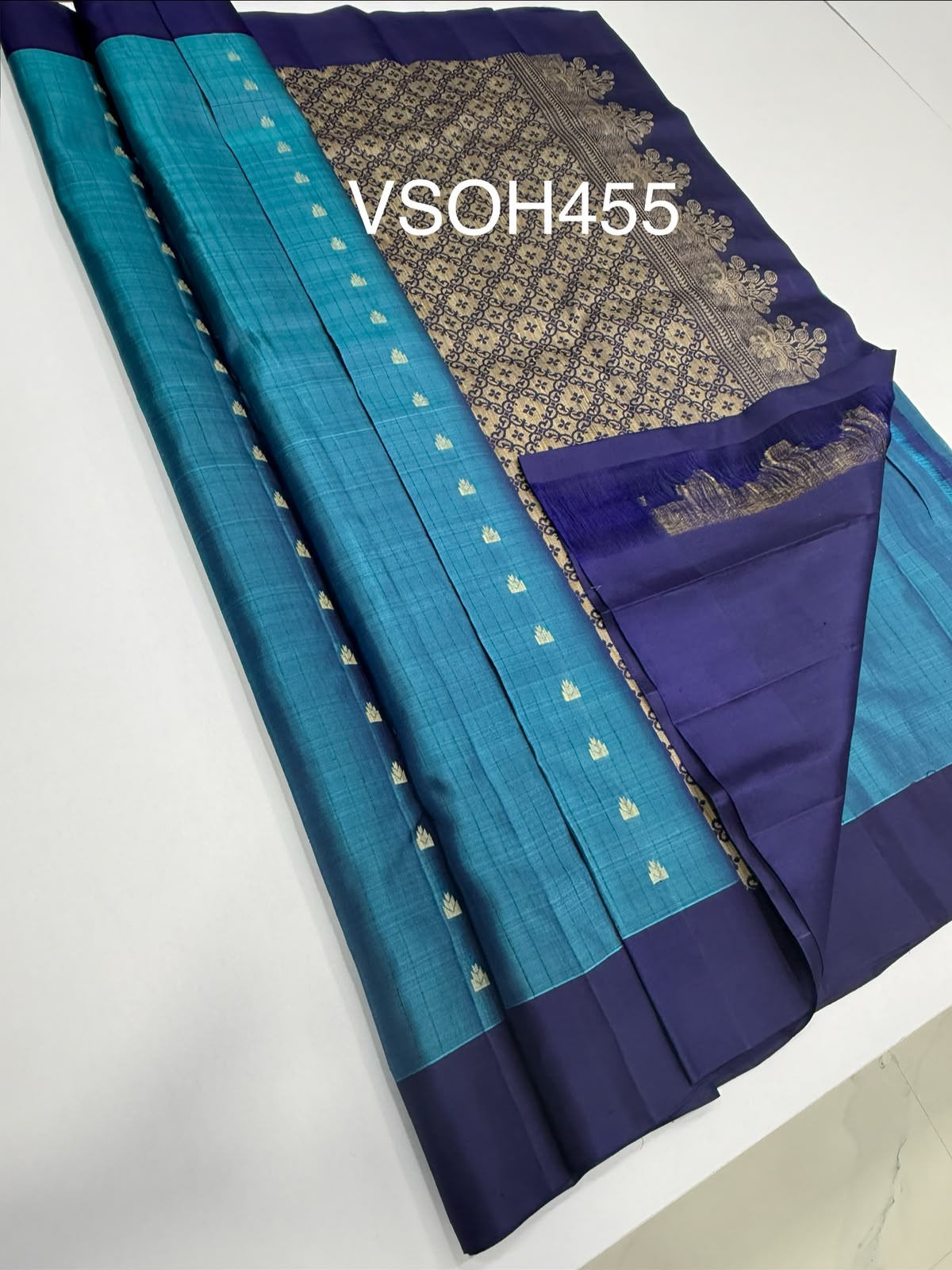 VSOH455 - peacock blue color body , navy blue color pallu , blouse - Pure silk saree