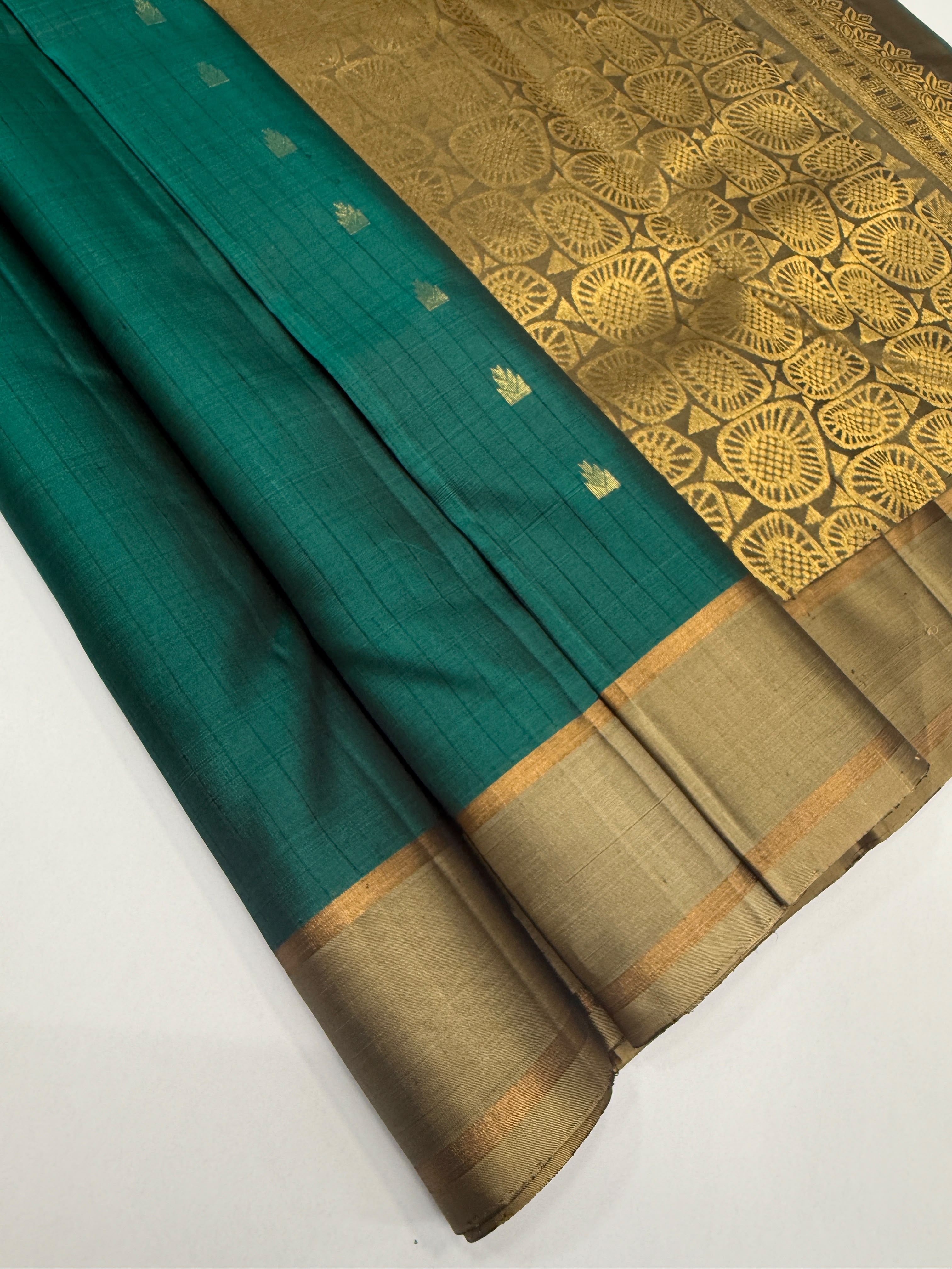 VSOH458 - peacock green color body , beige color pallu , blouse - Pure silk saree