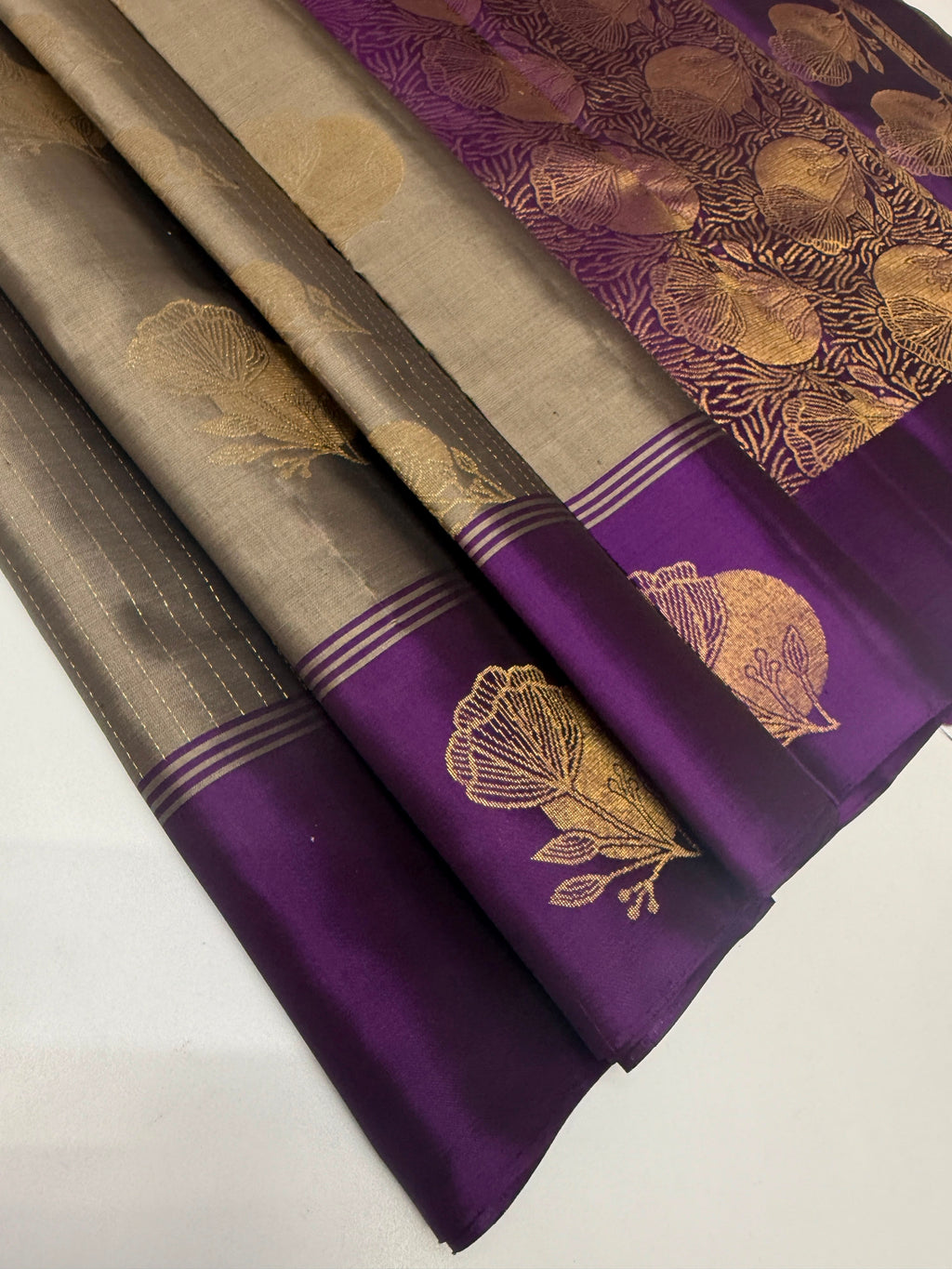 VSF1038 - grey color body ,violet color pallu,blouse - Pure silk saree