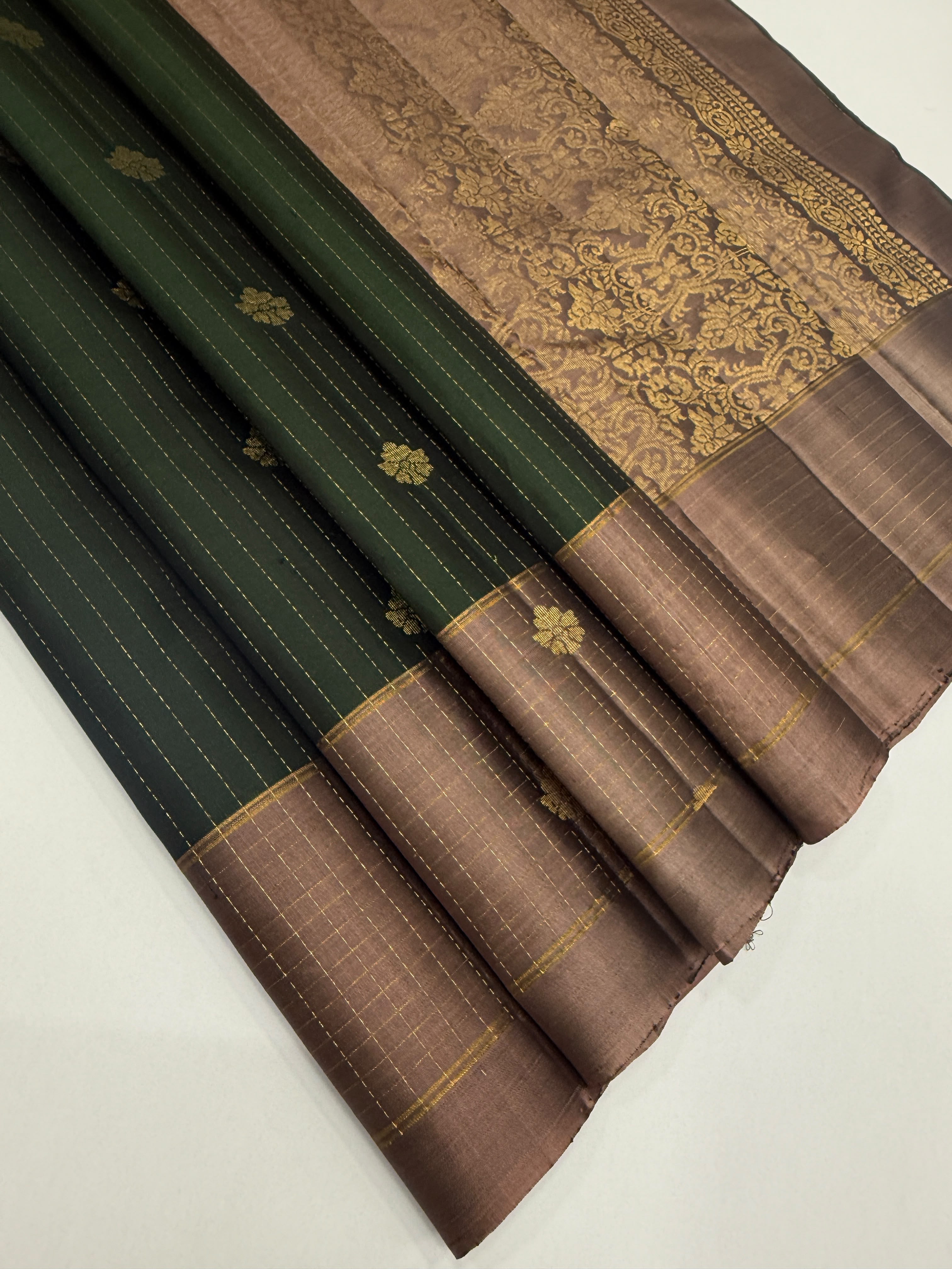 VSF1046 - dark green color body , onion pink color pallu,blouse - Pure silk saree