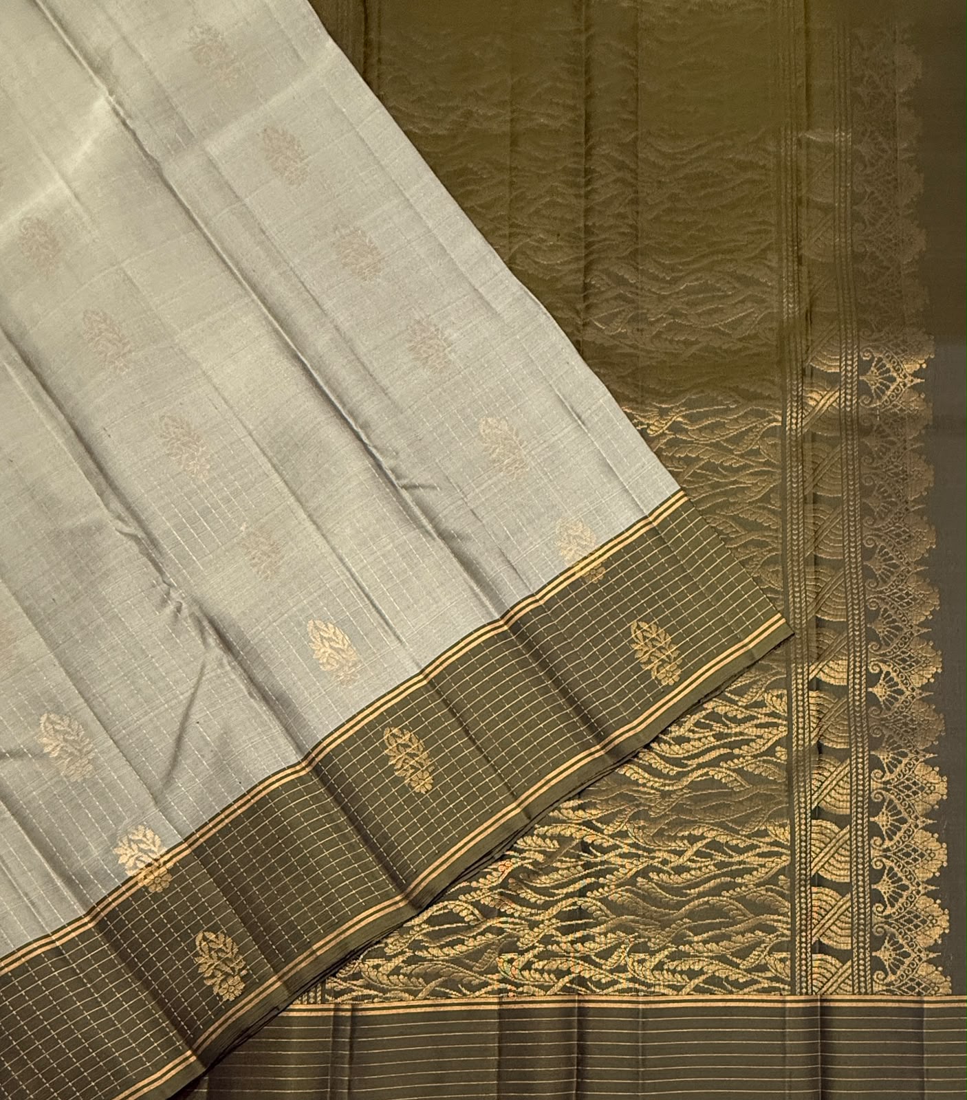 VSF1065 - grey color body ,cow dung green color pallu,blouse - Pure silk saree