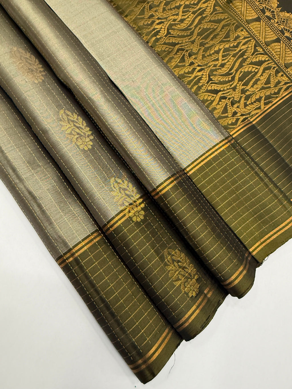 VSF1065 - grey color body ,cow dung green color pallu,blouse - Pure silk saree