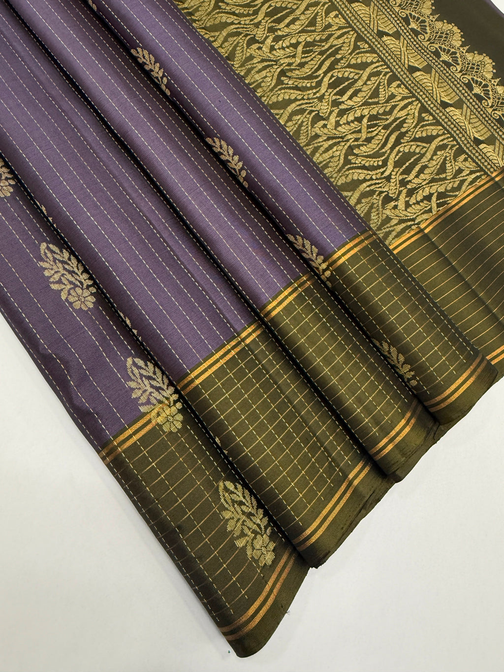 VSF1067 - lavender color body , cow dung green color pallu,blouse - Pure silk saree
