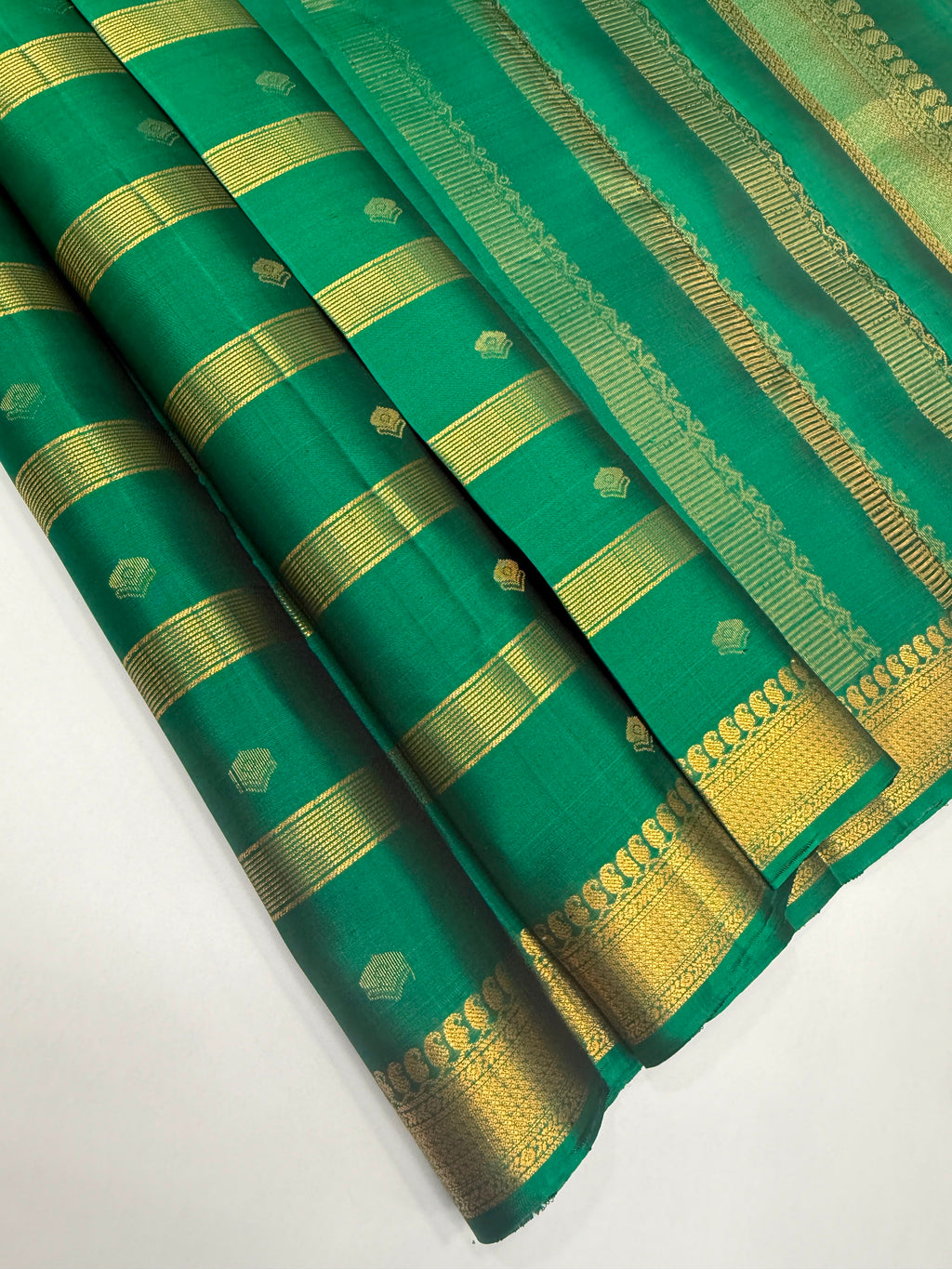 VSF1070 - green color body , pallu,blouse - Pure silk saree
