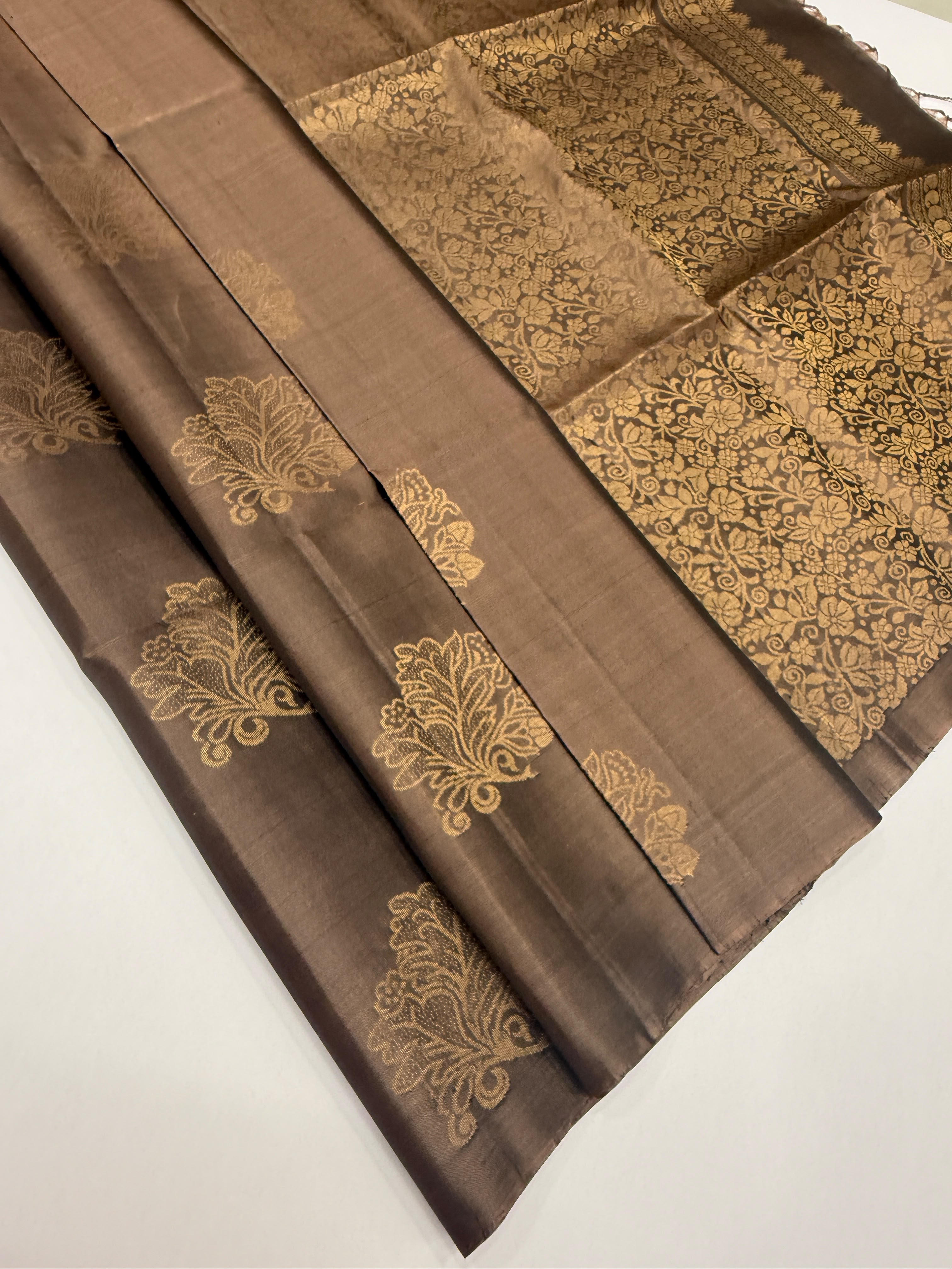 VSS462 - chocolate brown color body, pallu , blouse pure silk saree