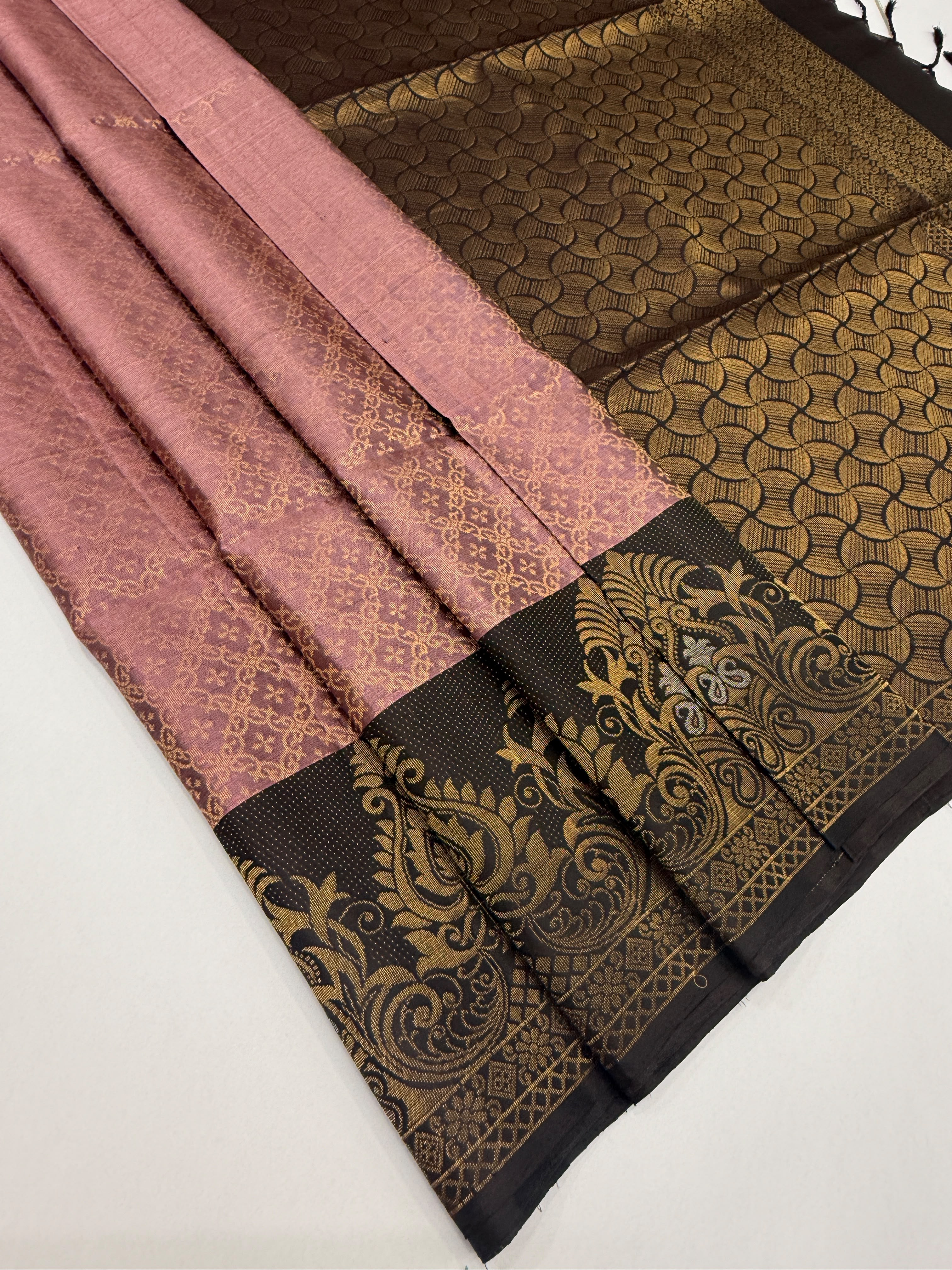 VSA659 - dusky pink color body , coffee brown color pallu , blouse pure silk saree