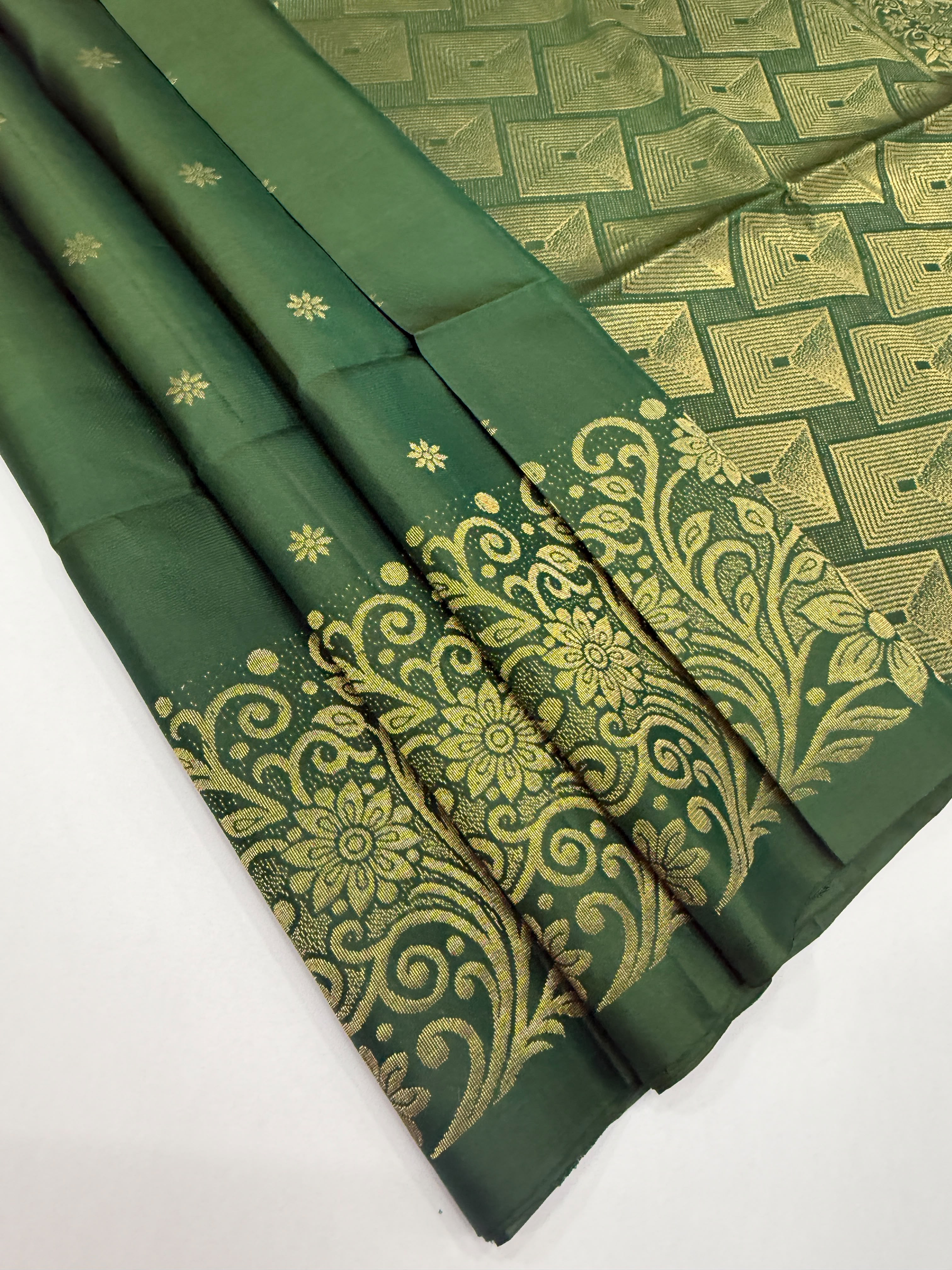 VST140 - green pecock color body , color pallu , blouse - Pure silk saree