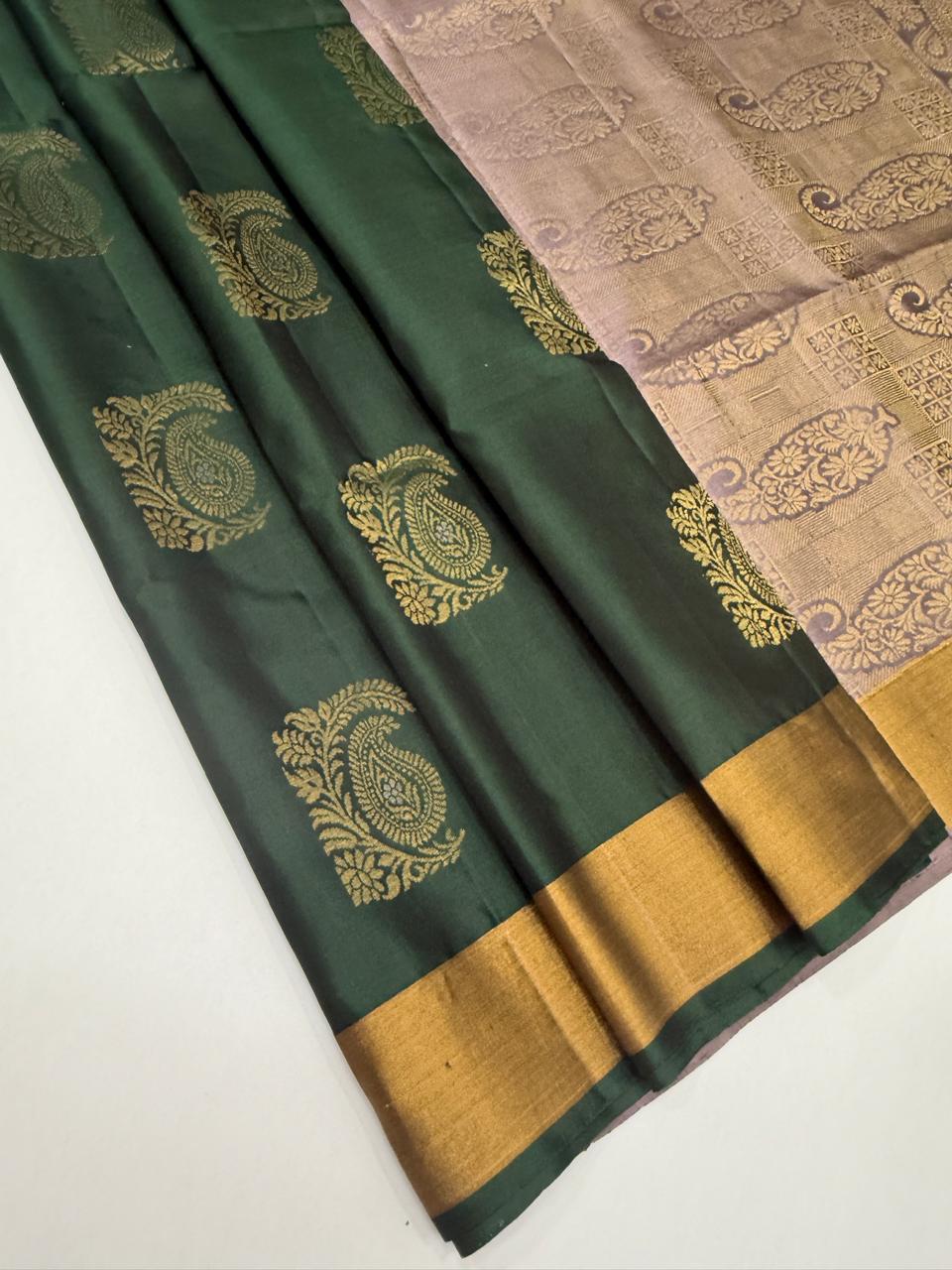 VSZB256 - green color body , light lavender color pallu , blouse - Pure silk saree