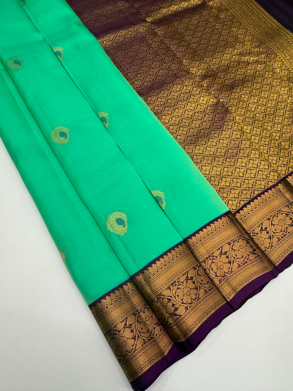 VSM485 - rexona green color body, dark violet color pallu , blouse.