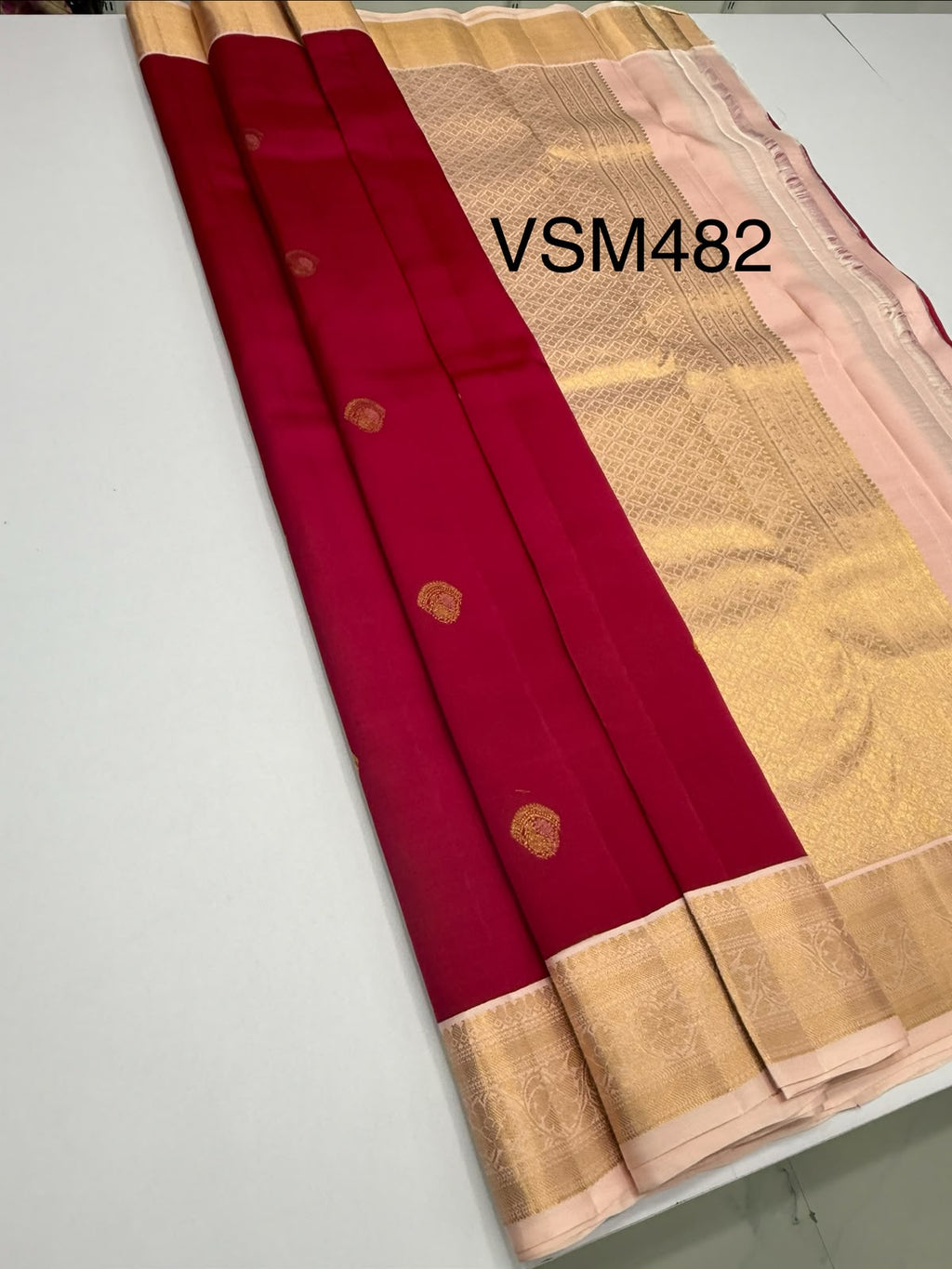 VSM482 - magenta color body, baby pink color pallu , blouse.
